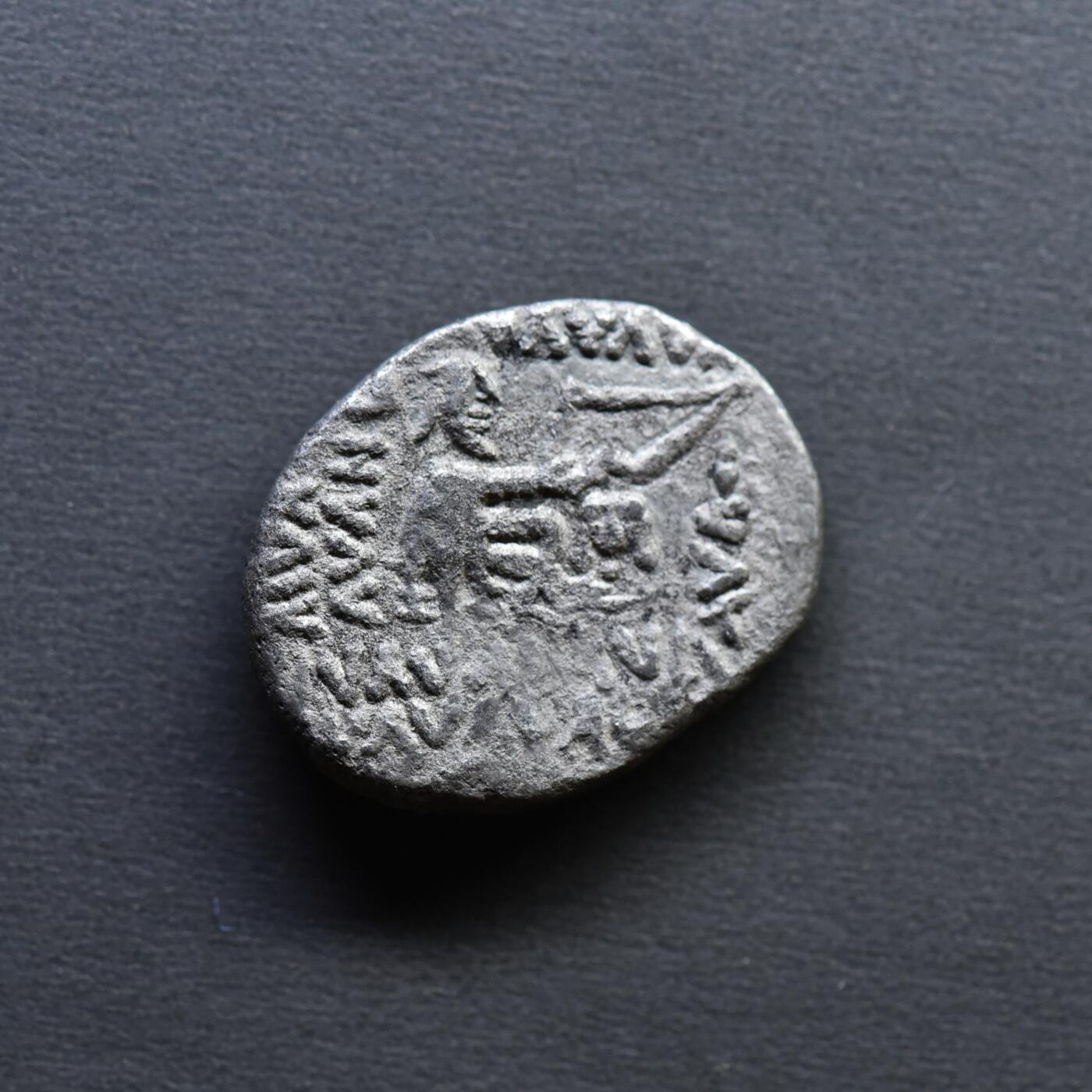 【良泉】4月16日【西方古代打制币】拍卖108件 公元前2-公元4年【古波斯】帕提亚，弗拉特斯五世【小弗拉特斯（Phraataces）穆萨女王共治】，一德拉克马银币 ，2.91克