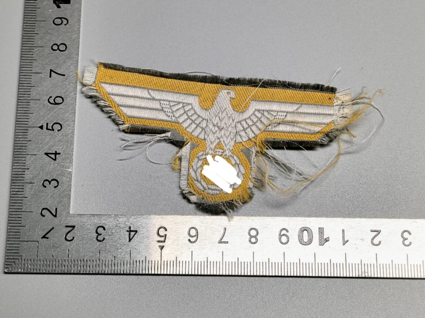 小驴勋章奖章收藏4月4日周六晚六点拍卖（珍爱和平，收藏战争，铭记历史，勿忘国耻，忠党爱国。有偿代拍，送拍规则在简介最后，参拍须阅读规则后再参拍，关系到运费包装发货时效真假辨别等关键信息，拍卖时不再发原图，看大图店主微信码在拍卖店铺介绍里） 现代工艺品 热带布鹰徽 非原品