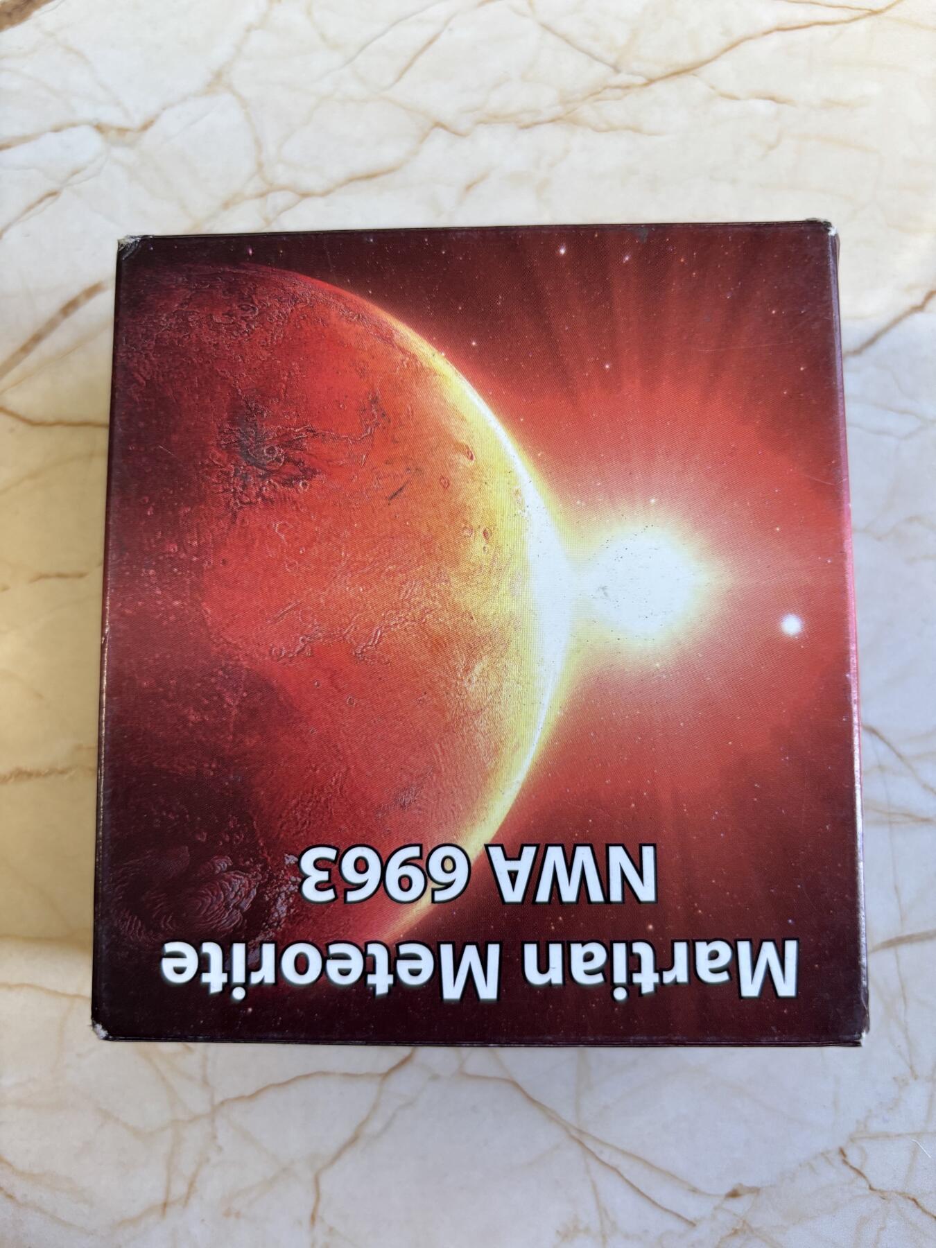 第196期拍卖 纽埃2016年镶嵌NWA6963火星陨石1盎司彩色纪念银币，999银，发行500枚