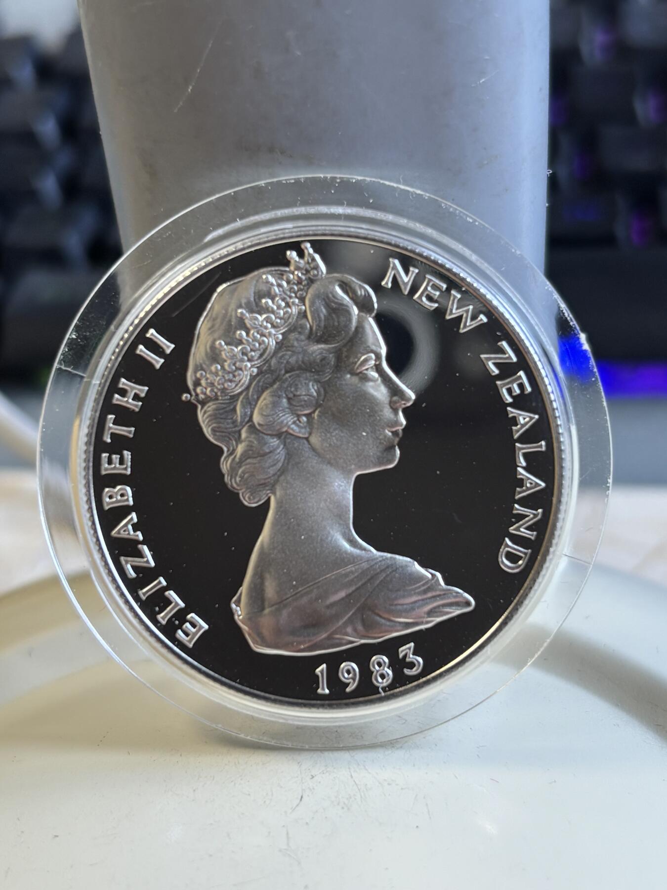 第195期拍卖 新西兰1983年铸币50周年，特别纪念精致大银币带盒证书，27.216克，925银