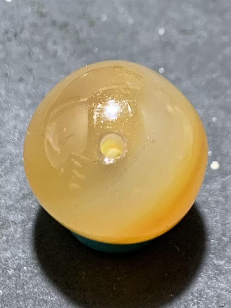 高玉化缠丝玛瑙随形圆珠一颗，