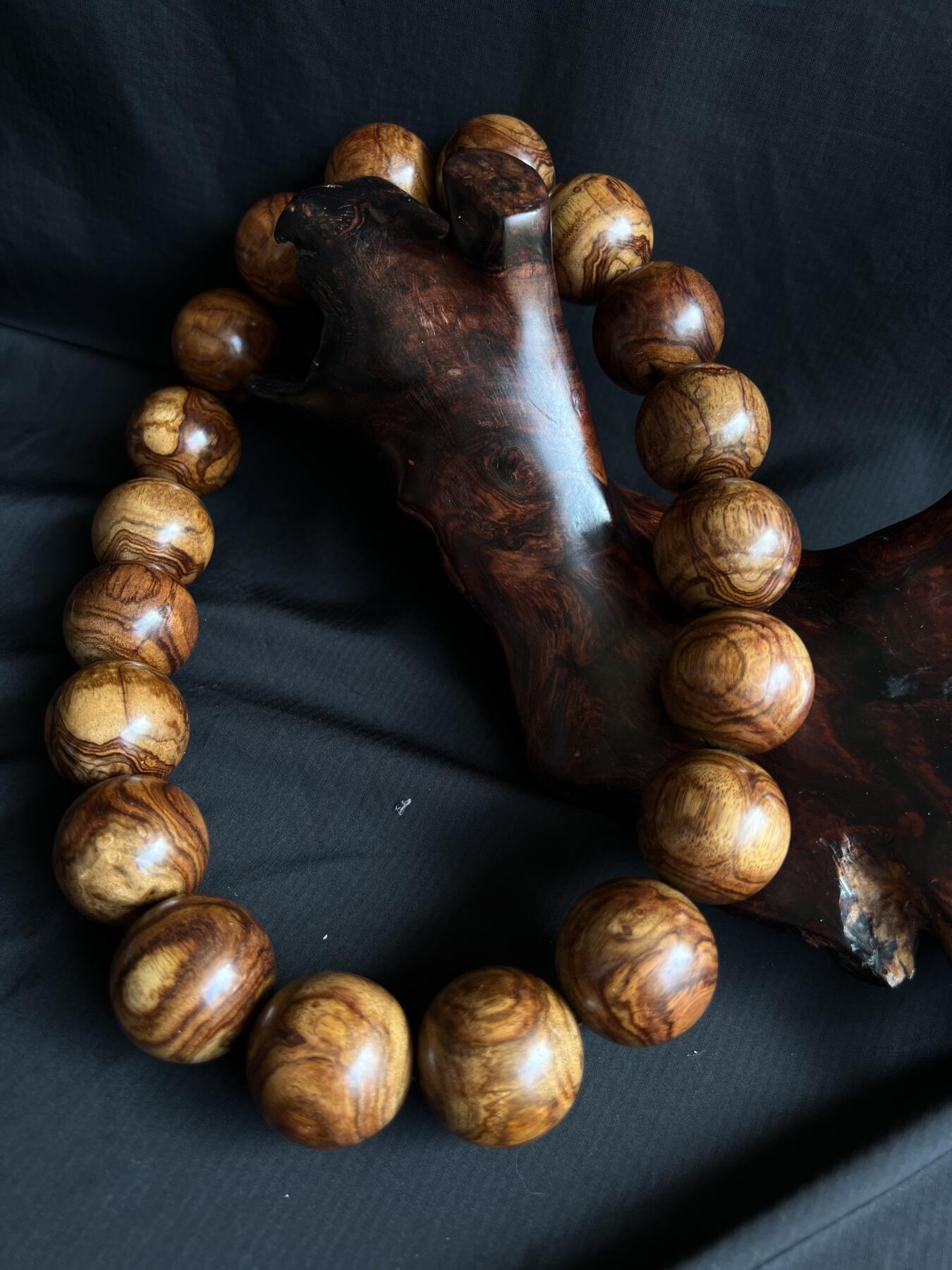 零元拍：对眼海南黄花梨满花鬼眼荧光3.0X18颗豪华大手持，手串