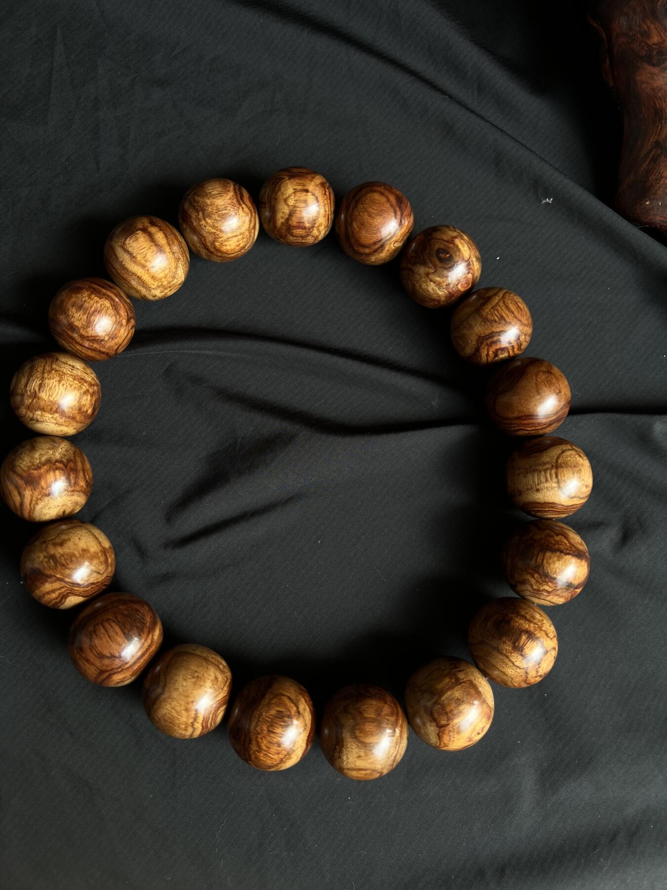 零元拍：对眼海南黄花梨满花鬼眼荧光3.0X18颗豪华大手持，手串