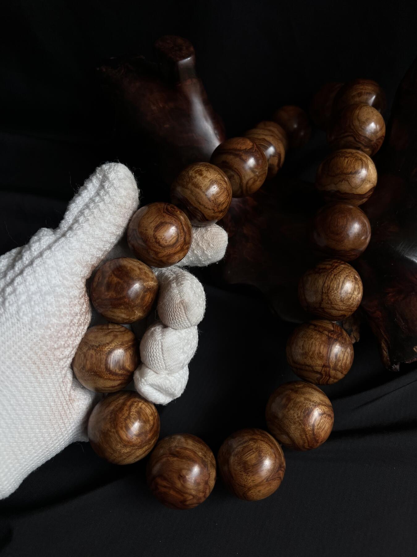 零元拍：对眼海南黄花梨满花鬼眼荧光3.0X18颗豪华大手持，手串