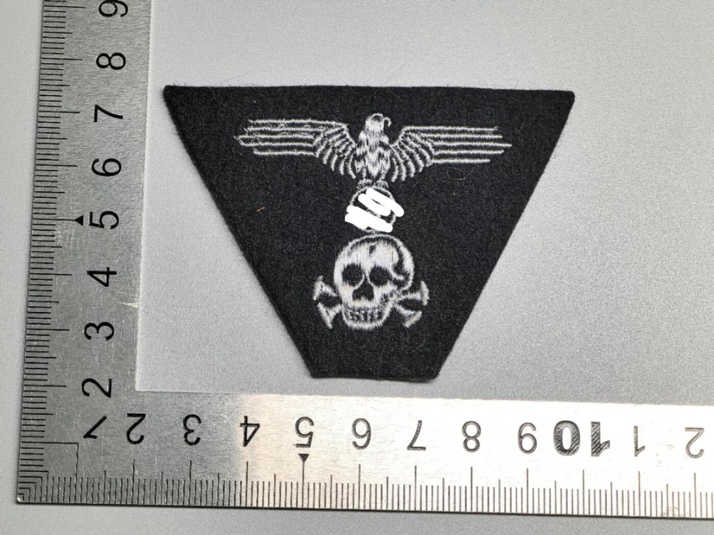 小驴勋章奖章收藏4月4日周六晚六点拍卖（珍爱和平，收藏战争，铭记历史，勿忘国耻，忠党爱国。有偿代拍，送拍规则在简介最后，参拍须阅读规则后再参拍，关系到运费包装发货时效真假辨别等关键信息，拍卖时不再发原图，看大图店主微信码在拍卖店铺介绍里） 现代工艺品 SS鹰徽 非原品