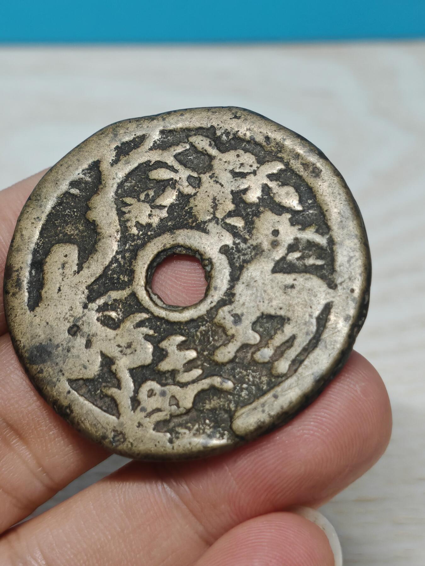 清代花钱一枚，长命富贵金玉满堂题材，背面小鹿吃桃 铜质厚重，直径45.7mm，厚3.1mm，重32.2g，华夏评级