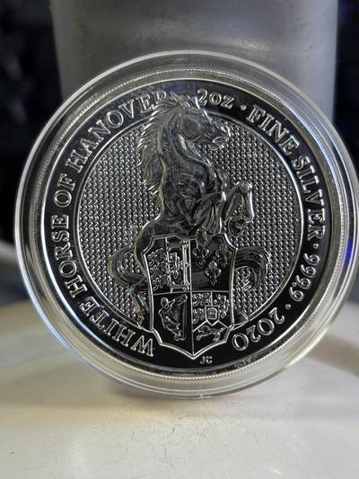 第196期拍卖 - 英国2020年女王神兽系列白马2盎司加厚纪念银币，9999银，有瑕疵