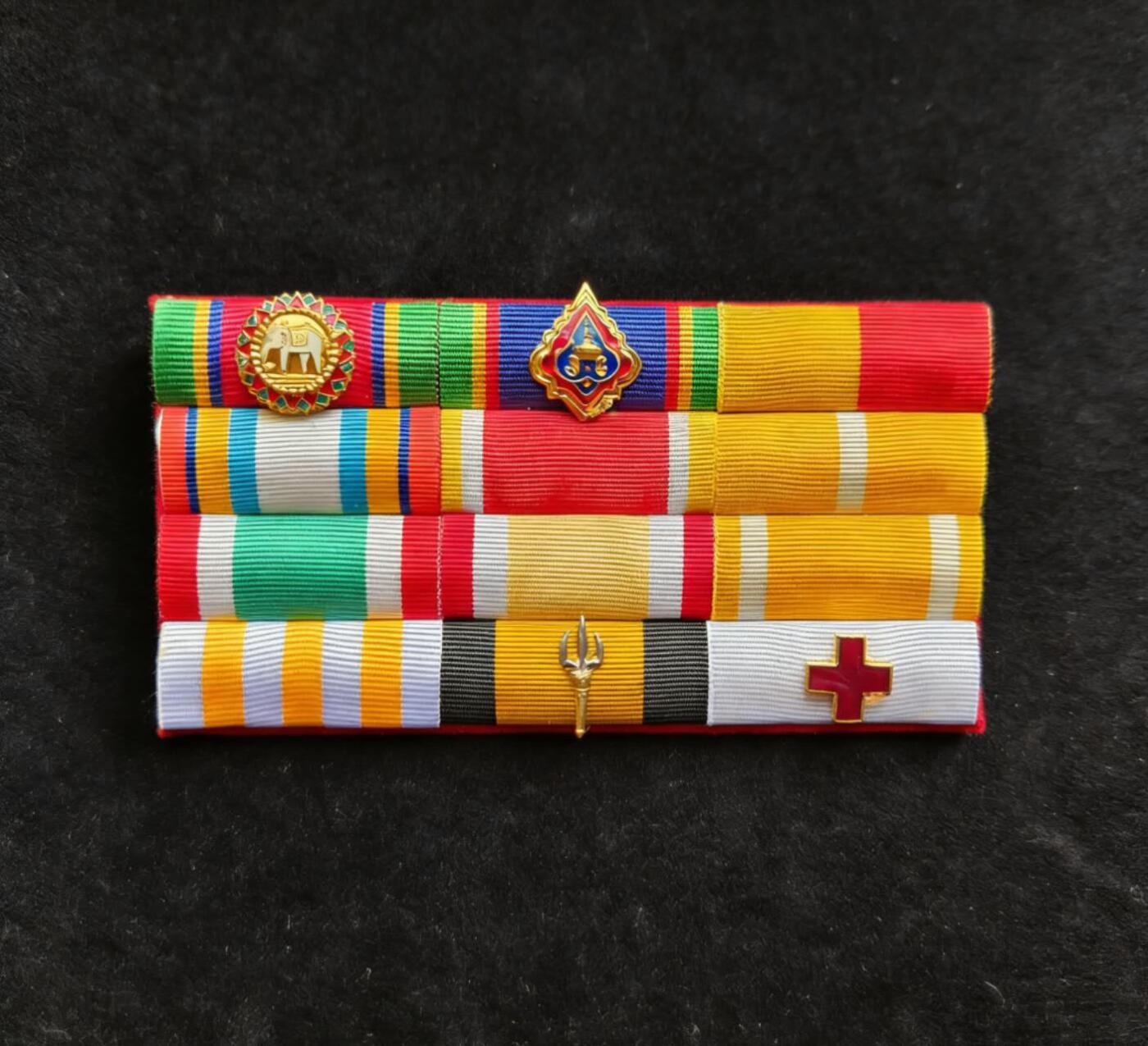 西秦中古拍卖第八十二期  泰国禁卫军将官12格勋表（一等白象勋章、一等王冠勋章、佛教2500年奖章、访问欧美奖章、诗纳卡琳王太后84岁诞辰奖章、拉玛九世最长统治奖章、二战战争奖章、越南战争奖章、王室服务奖章、拉玛十世登基大典奖章、童子军功绩奖章、红十字会奖章）