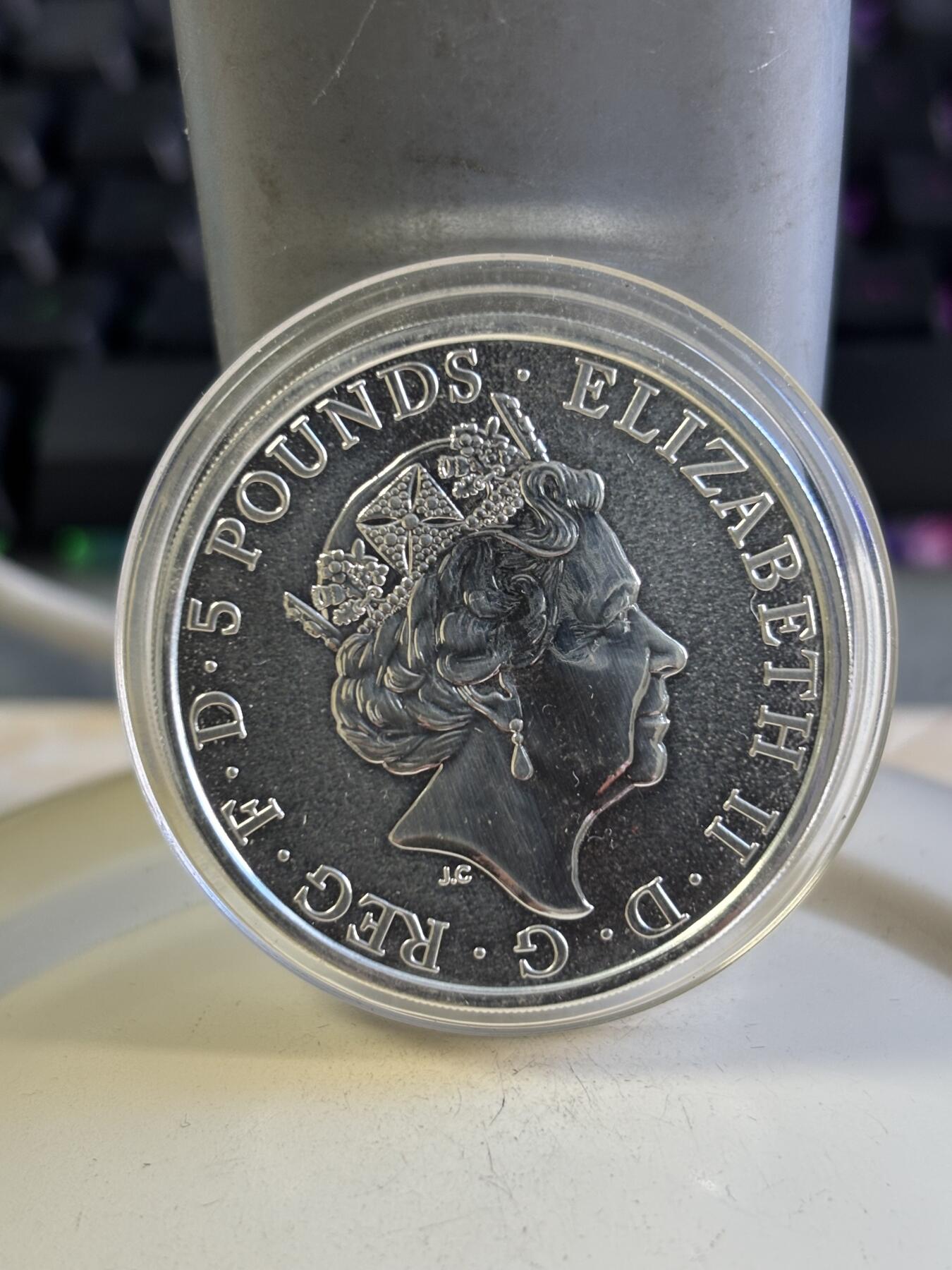 第196期拍卖 英国2017年女王神兽系列威尔斯红龙2盎司纪念银币，9999银，有瑕疵