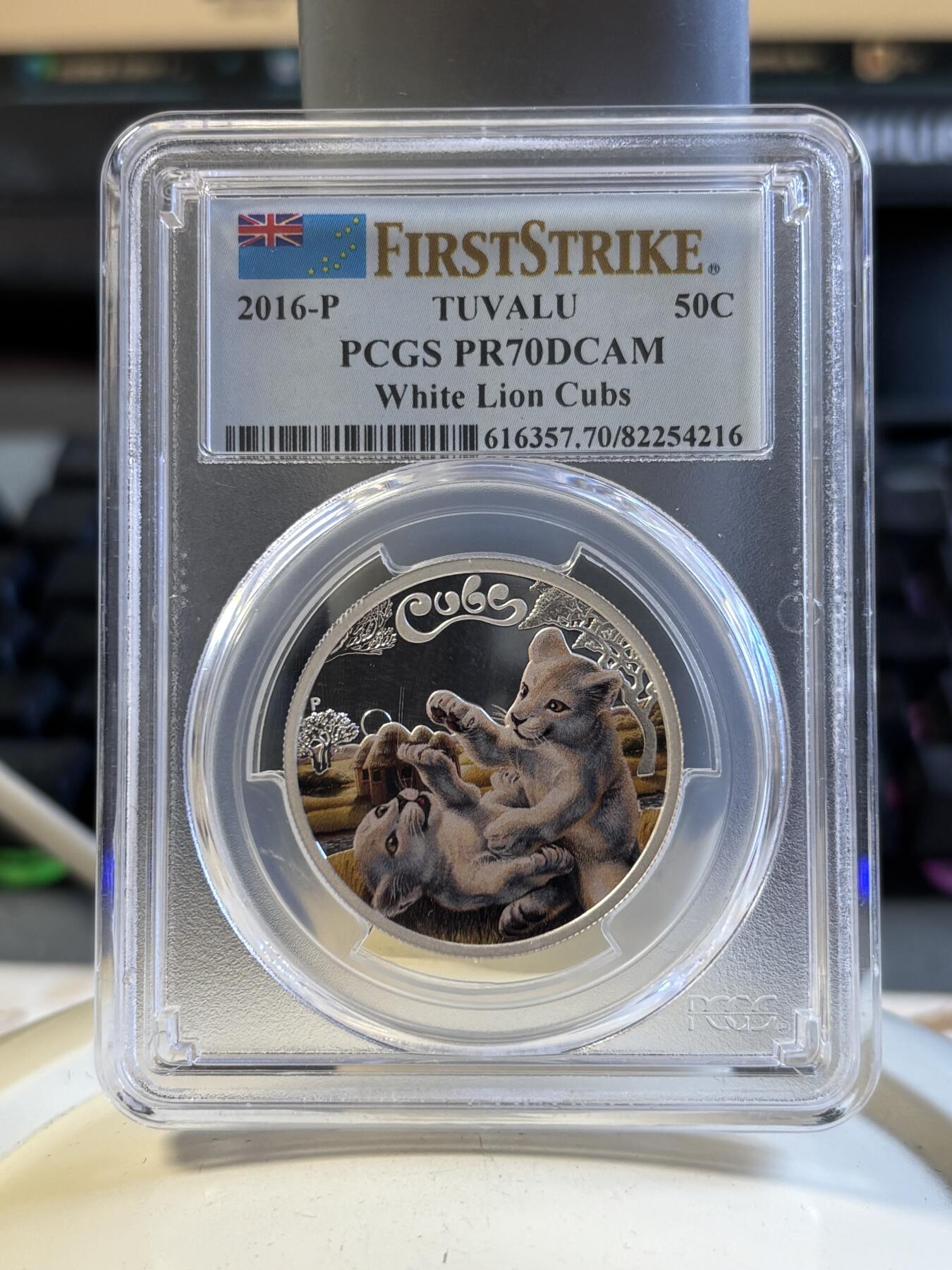 第196期拍卖 图瓦卢2016年幼崽白狮宝宝半盎司彩色纪念银币PCGS-PR70,999银，发行5000枚