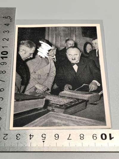 小驴勋章奖章收藏4月4日周六晚六点拍卖（珍爱和平，收藏战争，铭记历史，勿忘国耻，忠党爱国。有偿代拍，送拍规则在简介最后，参拍须阅读规则后再参拍，关系到运费包装发货时效真假辨别等关键信息，拍卖时不再发原图，看大图店主微信码在拍卖店铺介绍里） - 画家宣传卡片