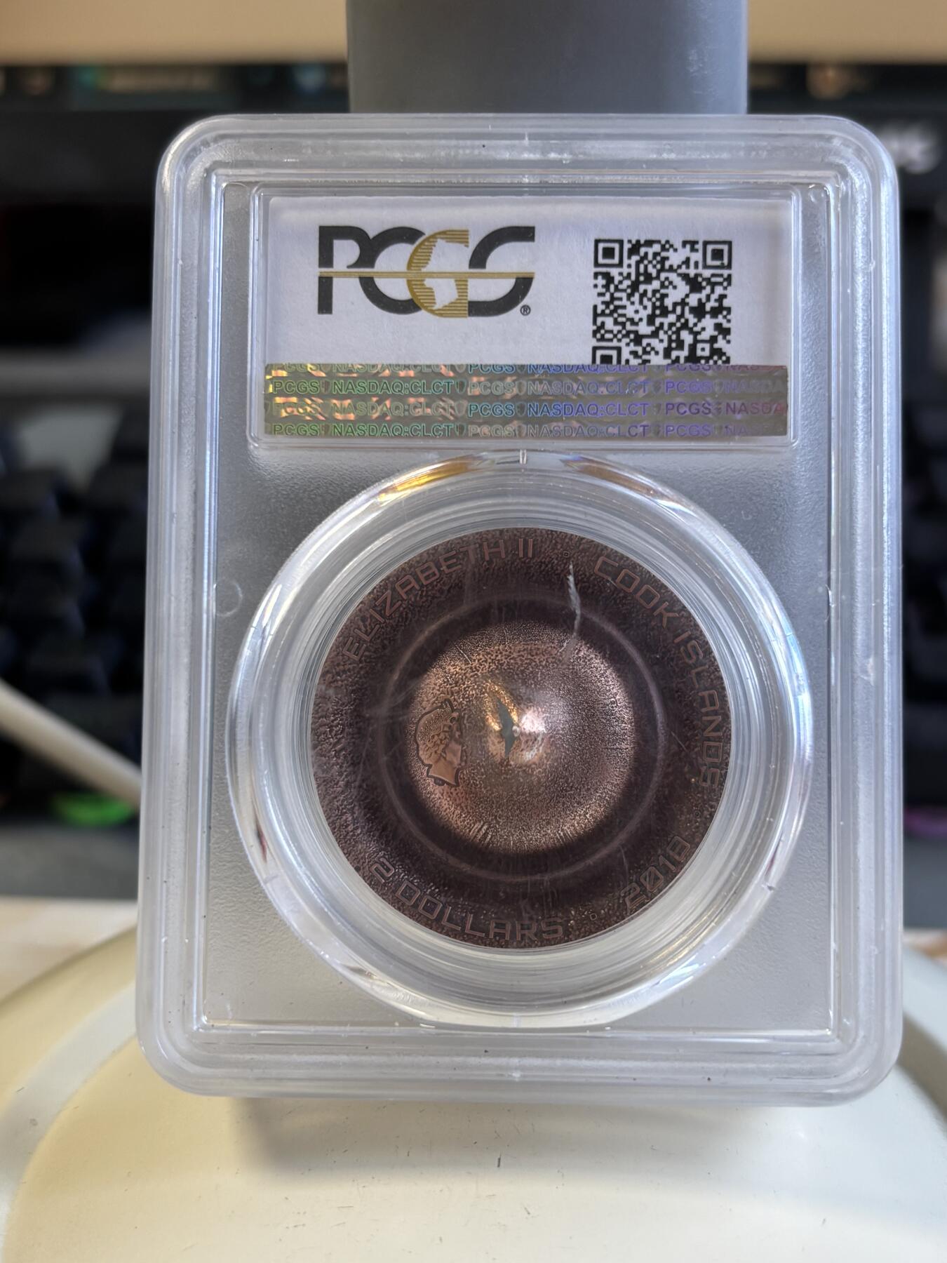 第196期拍卖 库克2018年镶摩洛哥沙漠陨石镀铜银币PCGS-MS70首无原盒证书，999银，1/2盎司，直径38.61毫米，发行2500枚，