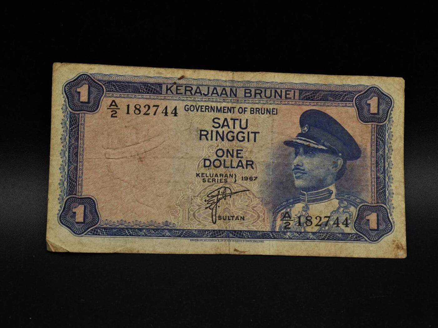  【淘币小摊】限时拍第八百八十九拍   散币套币纸币邮品场    每周一统一发货 马来西亚1林吉特纸币【有折】