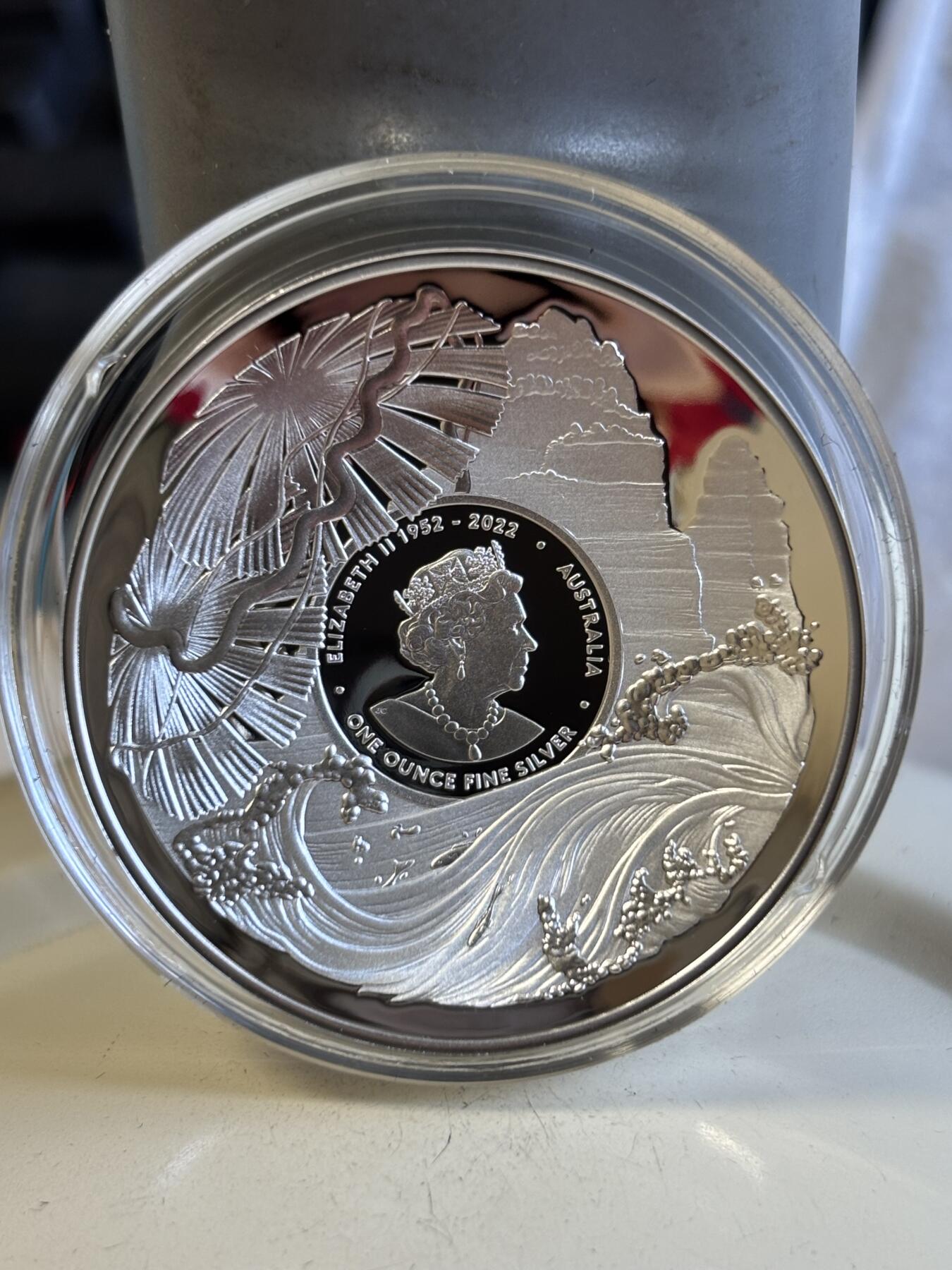 第196期拍卖 澳大利亚2023年十二使徒岩1盎司曲面彩色纪念银币，999银，发行7500枚