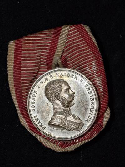 凯旋世界勋赏（第23期）（欢迎送拍）（对拍品有疑问请询问客服，不接受到手刀，出价默认拍品品相。请认真阅读拍卖规则！出价默认已认可！）（收到货请录制开箱视频，无视频概不处理问题。） - 奥匈帝国 银级二级勇敢奖章 礼服挂 银质 属于 安东·鲍尔少将