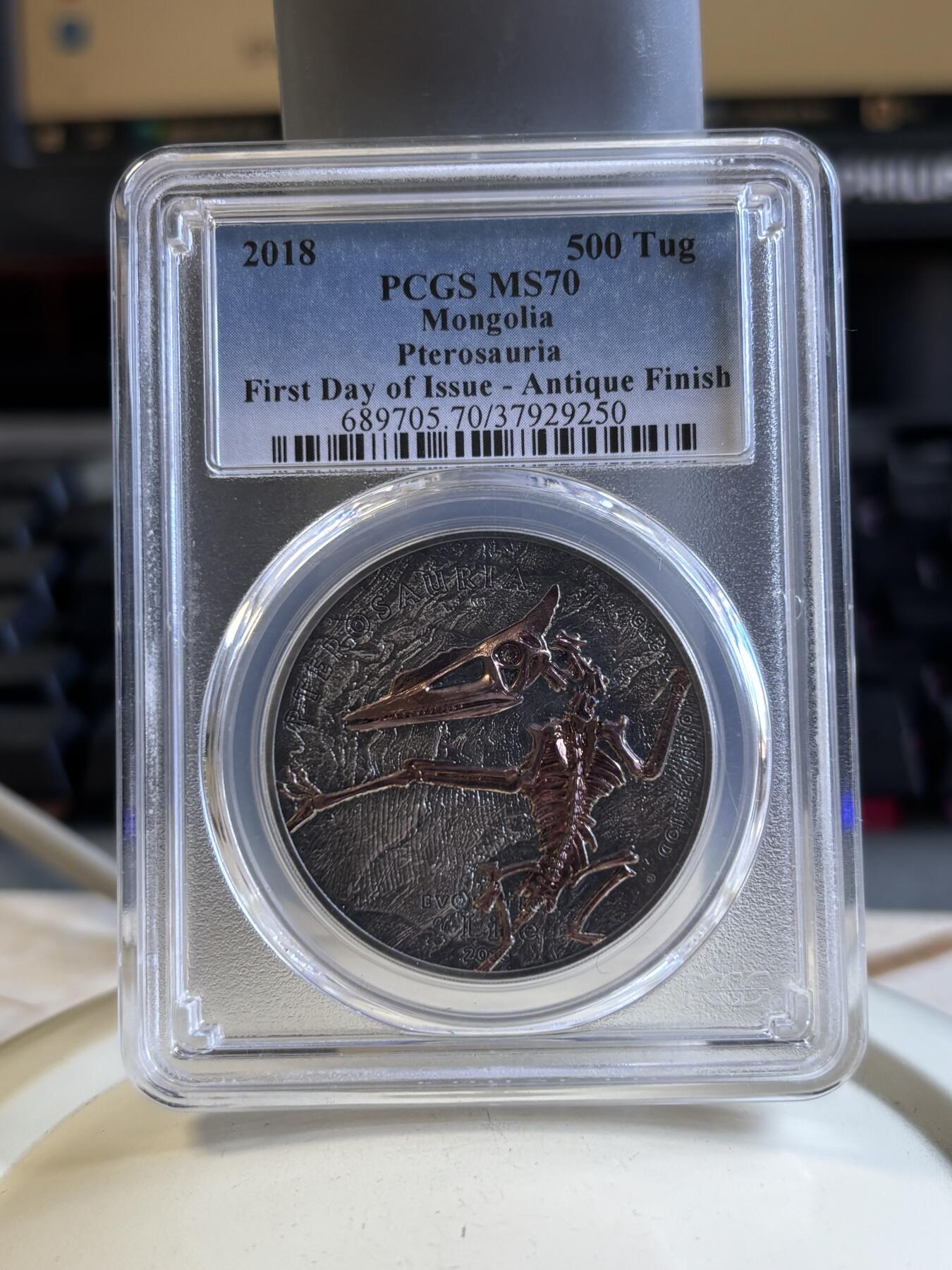 第196期拍卖 蒙古2018年生命进化系列4翼龙1盎司仿古镀金银币PCGS-MS70首，999银镀金，发行999枚