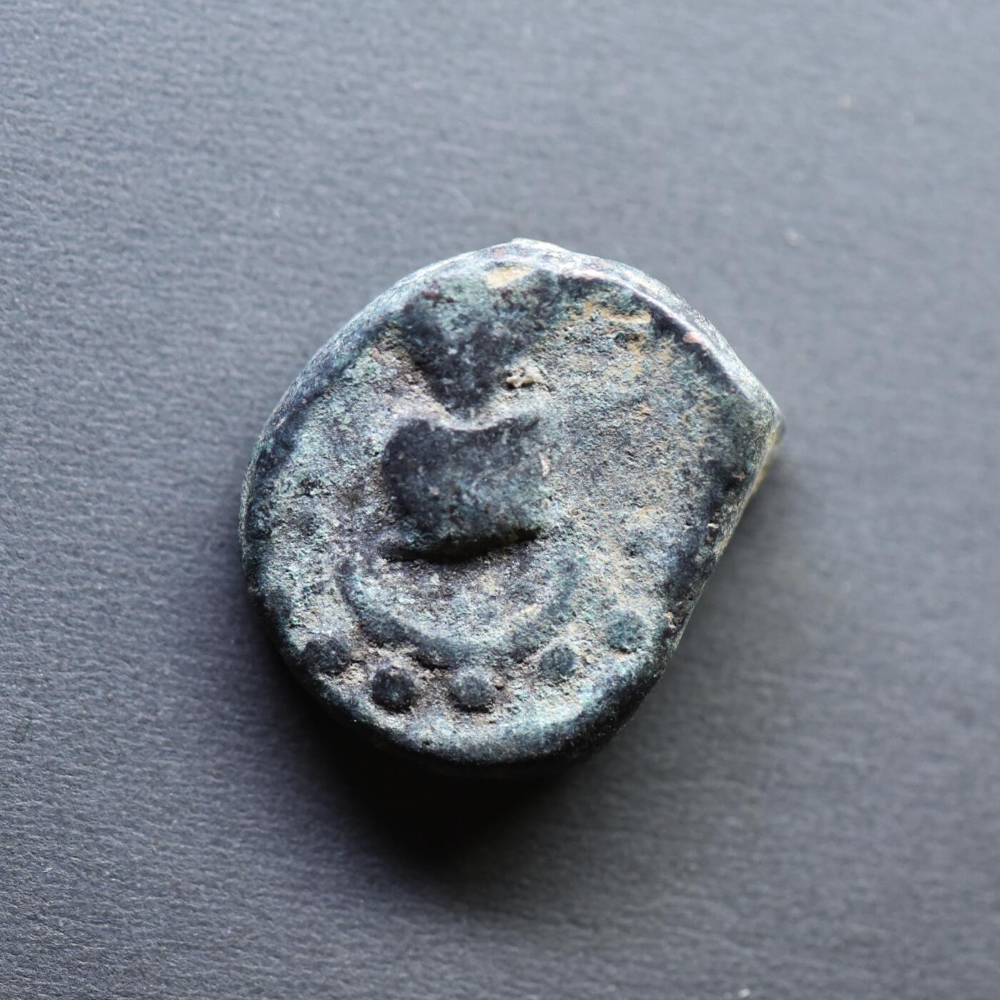 【良泉】4月16日【西方古代打制币】拍卖108件 公元267-270年【贵霜】迦腻色伽三世“财富女神”铜币，7.54克