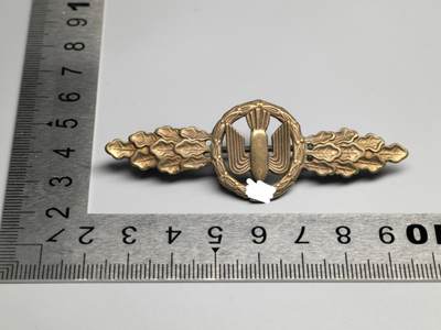 小驴勋章奖章收藏4月4日周六晚六点拍卖（珍爱和平，收藏战争，铭记历史，勿忘国耻，忠党爱国。有偿代拍，送拍规则在简介最后，参拍须阅读规则后再参拍，关系到运费包装发货时效真假辨别等关键信息，拍卖时不再发原图，看大图店主微信码在拍卖店铺介绍里） - 现代工艺品 空军轰炸机勋饰 非原品