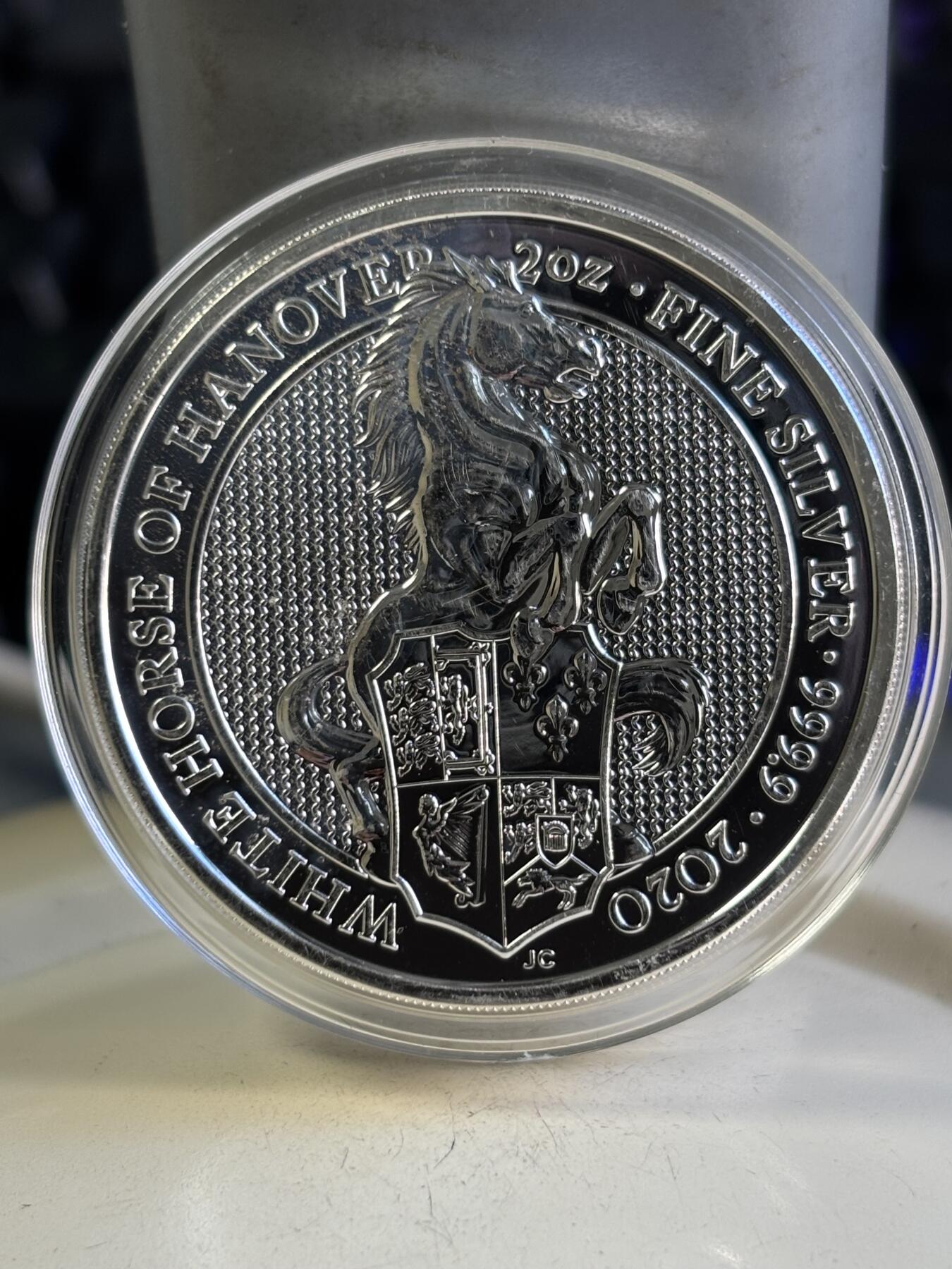 第196期拍卖 英国2020年女王神兽系列白马2盎司加厚纪念银币，9999银，有瑕疵
