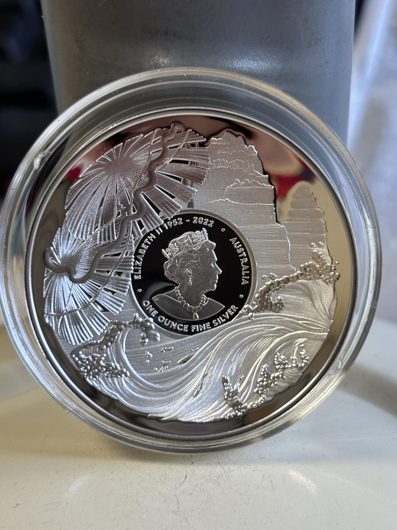 第196期拍卖 澳大利亚2023年十二使徒岩1盎司曲面彩色纪念银币，999银，发行7500枚