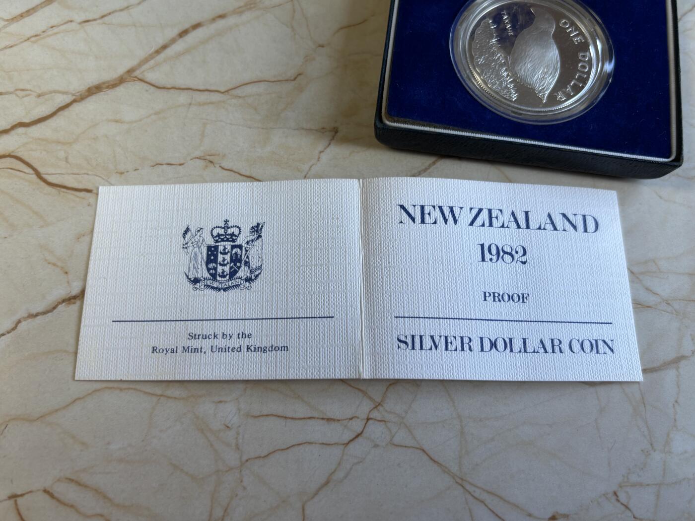 第195期拍卖 新西兰1982年南秧鸡，珍稀动物系列精制大银币带盒证书，27.216克，925银