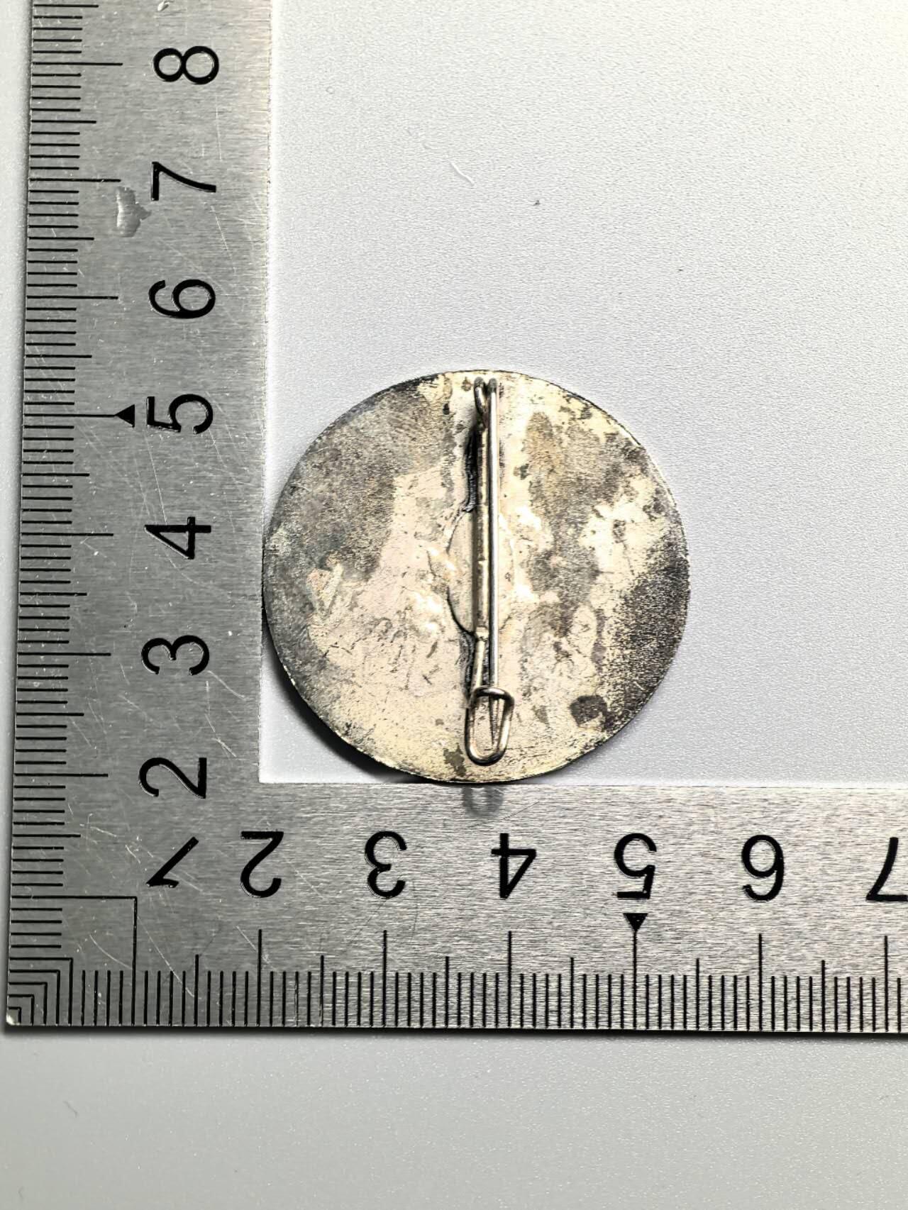 小驴勋章奖章收藏4月4日周六晚六点拍卖（珍爱和平，收藏战争，铭记历史，勿忘国耻，忠党爱国。有偿代拍，送拍规则在简介最后，参拍须阅读规则后再参拍，关系到运费包装发货时效真假辨别等关键信息，拍卖时不再发原图，看大图店主微信码在拍卖店铺介绍里）