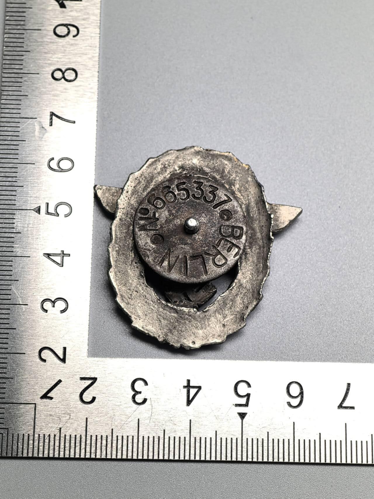 小驴勋章奖章收藏4月4日周六晚六点拍卖（珍爱和平，收藏战争，铭记历史，勿忘国耻，忠党爱国。有偿代拍，送拍规则在简介最后，参拍须阅读规则后再参拍，关系到运费包装发货时效真假辨别等关键信息，拍卖时不再发原图，看大图店主微信码在拍卖店铺介绍里） 现代工艺品 帽徽 非原品