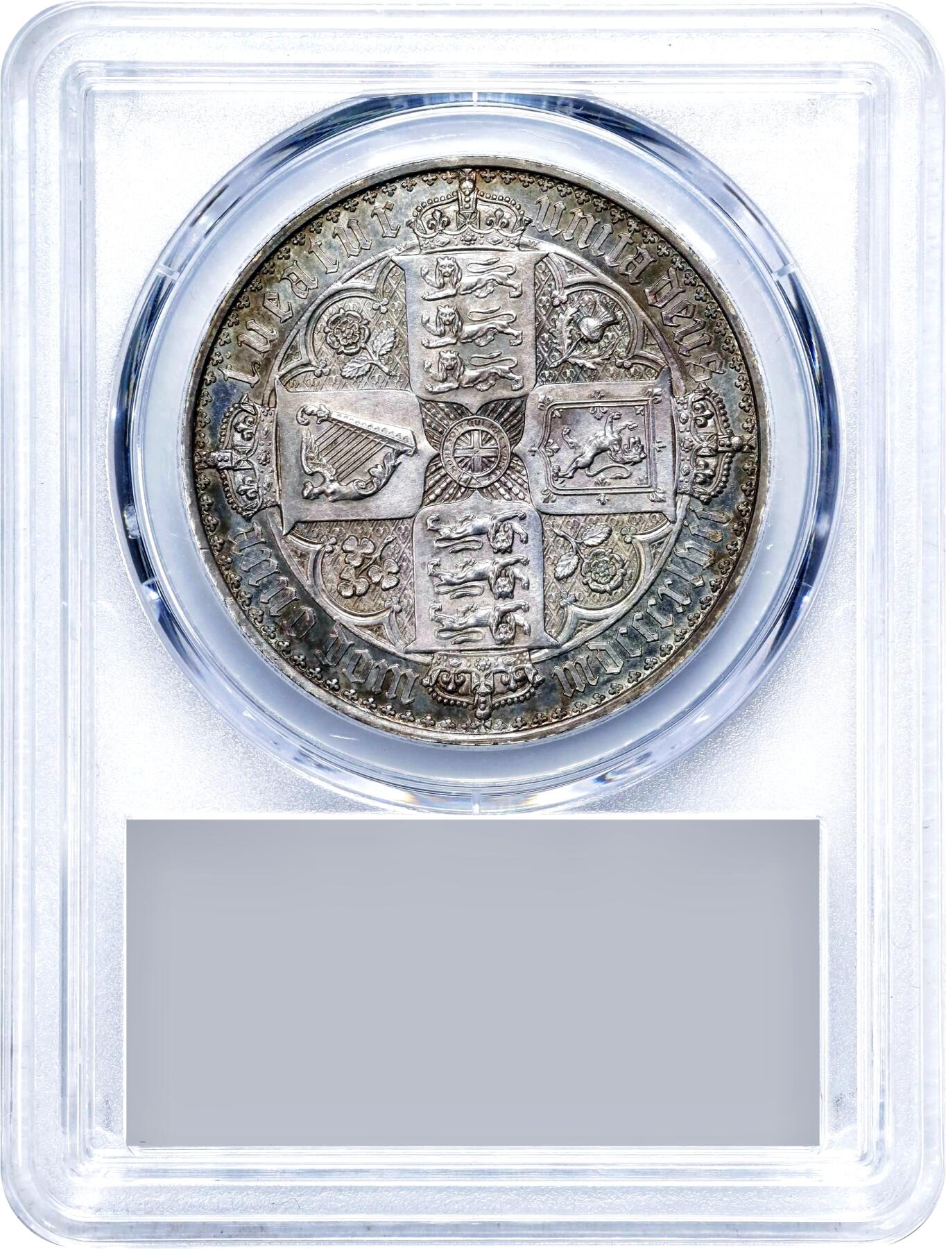 【Blue Auction】世界纸币精拍第803期——18级TOP拍卖/信誉/品质/专业/高效💫  英国 1847年 经典维多利亚女王哥特克朗 发行约8000枚 PCGS PR63CAMEO 精制币 时任英国皇家造币厂首席雕刻师威廉·怀恩主刀，画家威廉·戴斯参与设计，哥特复兴式精美银币，誉为英国史上最美银币。任何硬币玩家都希望拥有的一枚银币，该枚闪耀着耀眼的光彩与镜面光芒，奇妙而迷人，令人赞叹的美感，一步到位的收藏级。这是英国工业革命后突飞猛进的造币技术完美体现的代表作 