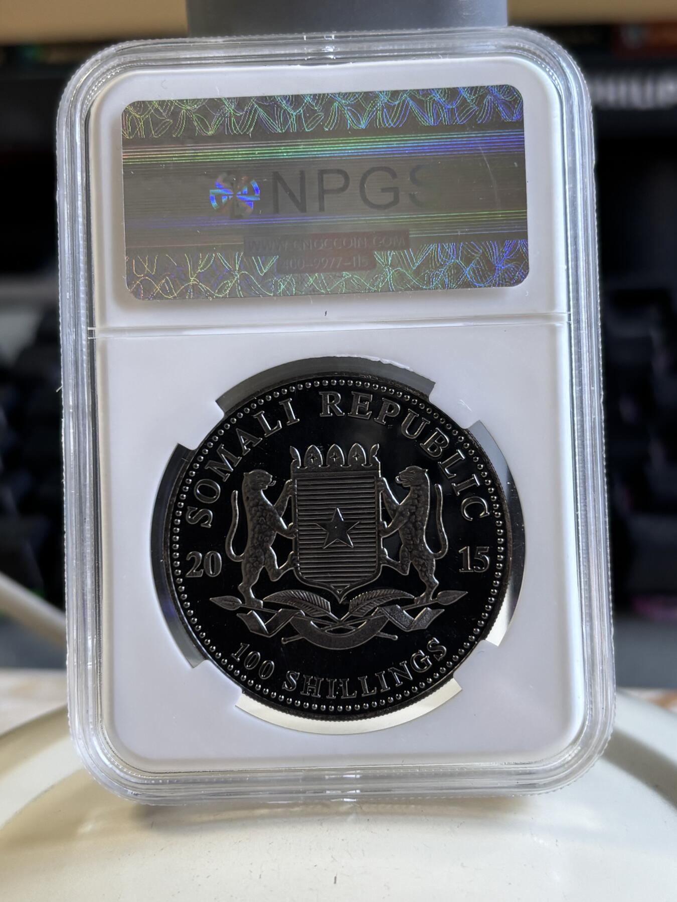 第196期拍卖 索马里2015年黑金帝国系列非洲母子象钌化镀金银币评级，999钌化镀金，1盎司，发行5000枚