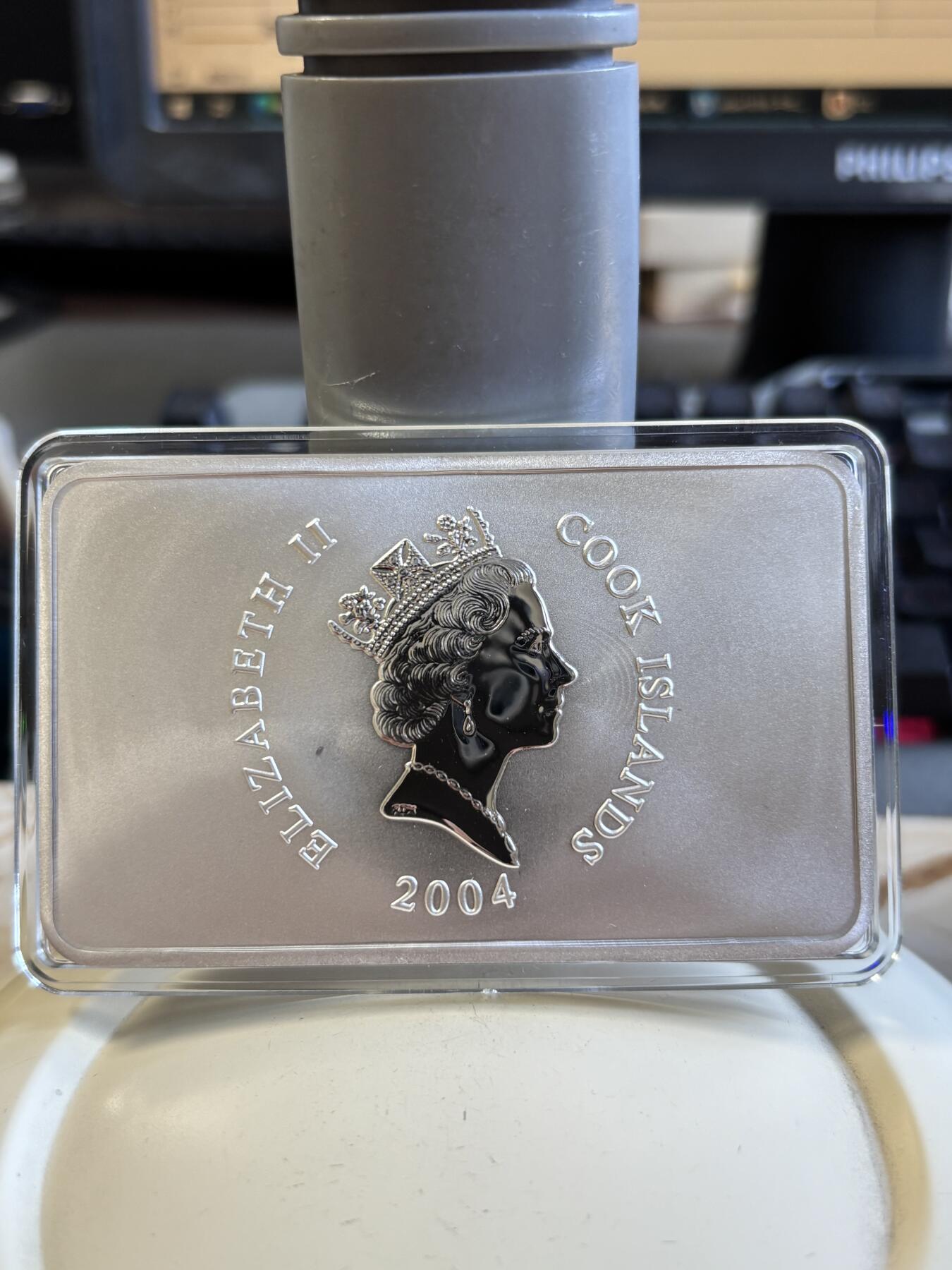 第195期拍卖 库克2004年邓小平诞辰一百周年纪念银币，5盎司，999银，编号0690，总发行量3000枚，原盒证书