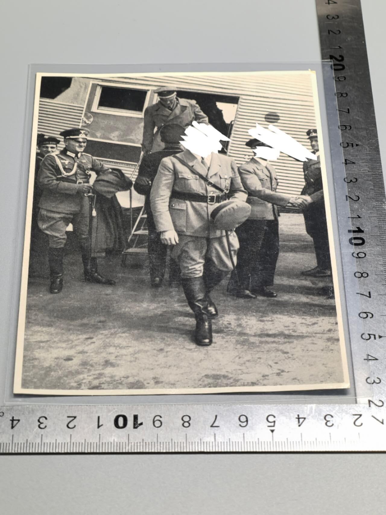 小驴勋章奖章收藏4月4日周六晚六点拍卖（珍爱和平，收藏战争，铭记历史，勿忘国耻，忠党爱国。有偿代拍，送拍规则在简介最后，参拍须阅读规则后再参拍，关系到运费包装发货时效真假辨别等关键信息，拍卖时不再发原图，看大图店主微信码在拍卖店铺介绍里） 大号画家宣传卡片