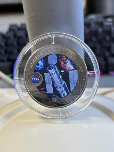 第196期拍卖 - 斐济2022年哈勃望远镜彩色钛金属纪念币