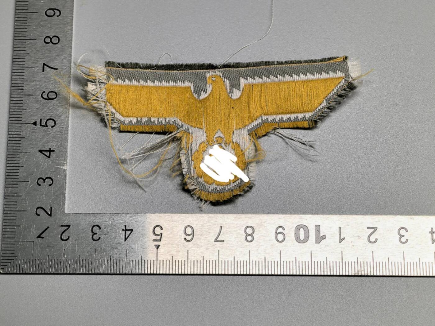 小驴勋章奖章收藏4月4日周六晚六点拍卖（珍爱和平，收藏战争，铭记历史，勿忘国耻，忠党爱国。有偿代拍，送拍规则在简介最后，参拍须阅读规则后再参拍，关系到运费包装发货时效真假辨别等关键信息，拍卖时不再发原图，看大图店主微信码在拍卖店铺介绍里） 现代工艺品 热带布鹰徽 非原品