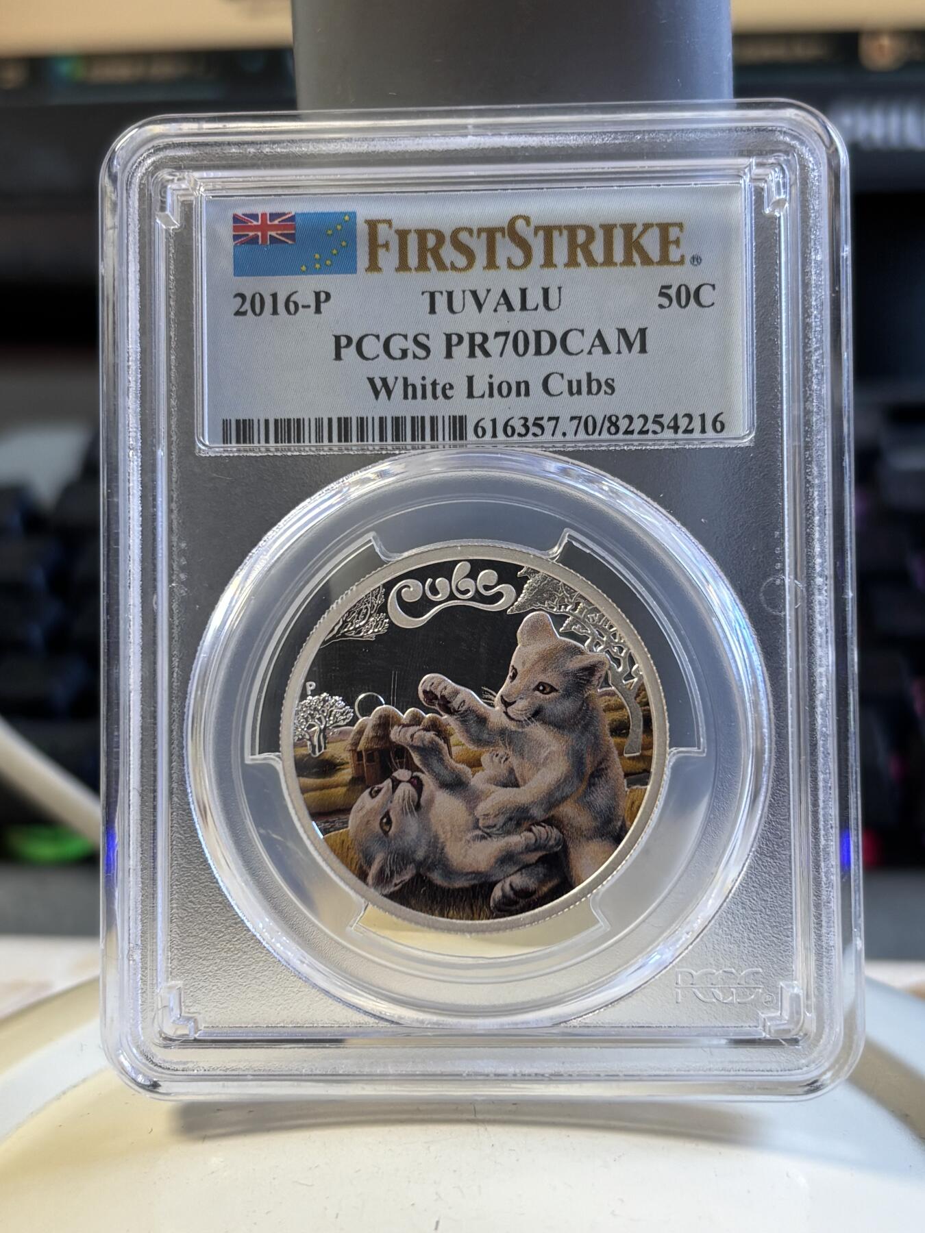 第196期拍卖 图瓦卢2016年幼崽白狮宝宝半盎司彩色纪念银币PCGS-PR70,999银，发行5000枚