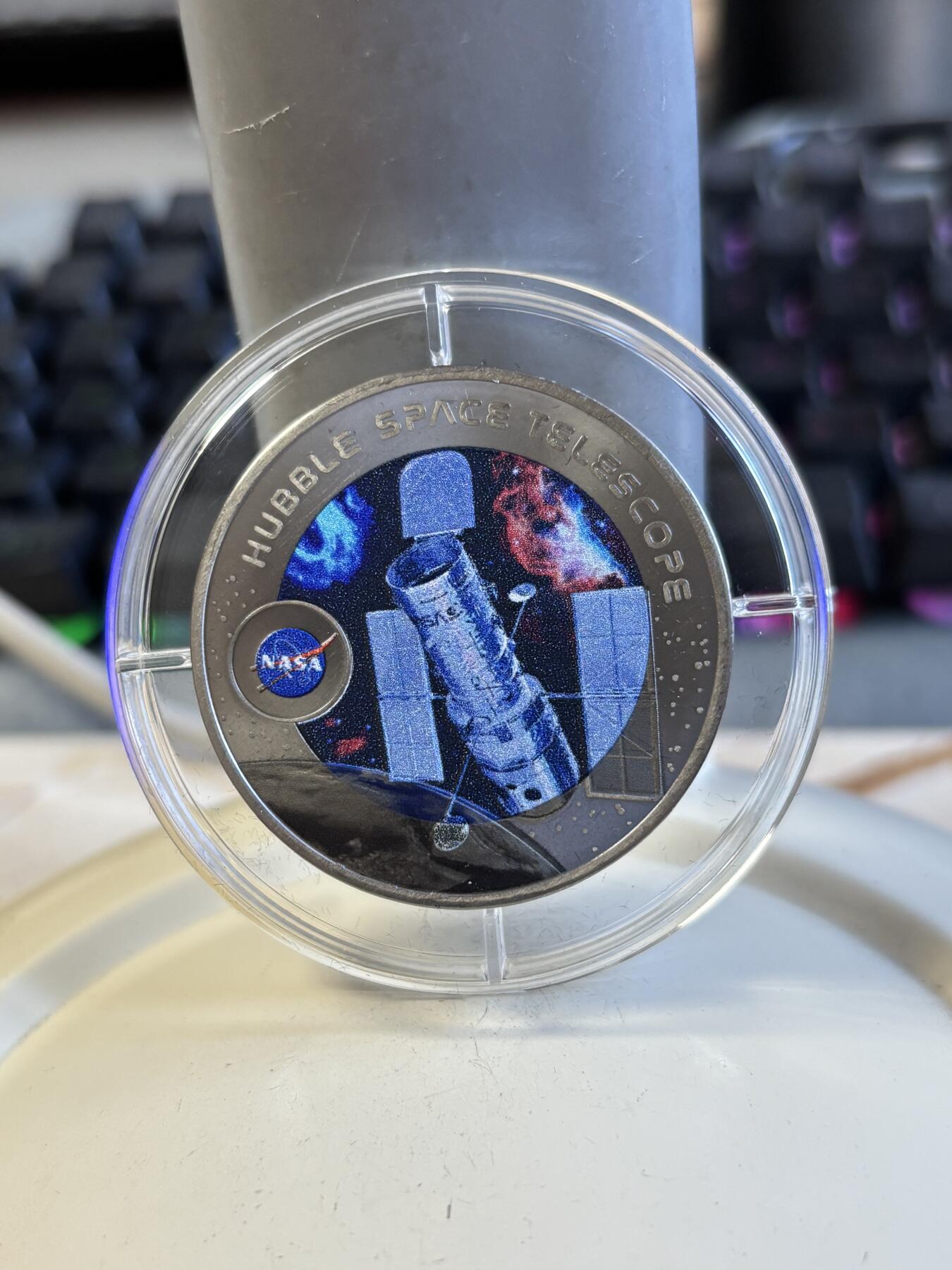 第196期拍卖 斐济2022年哈勃望远镜彩色钛金属纪念币