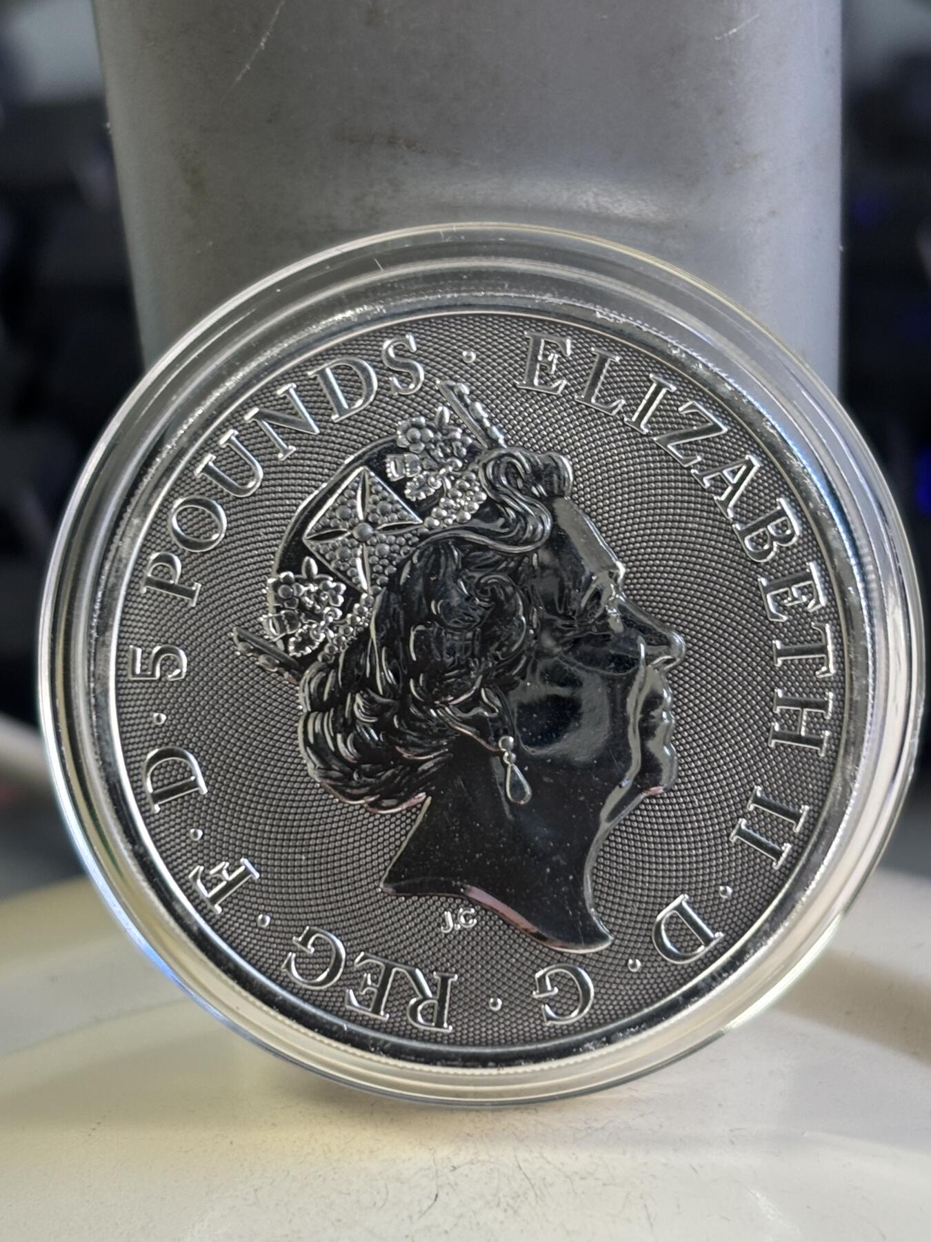 第196期拍卖 英国2018年女王神兽系列克拉伦斯黑牛2盎司纪念银币，9999银