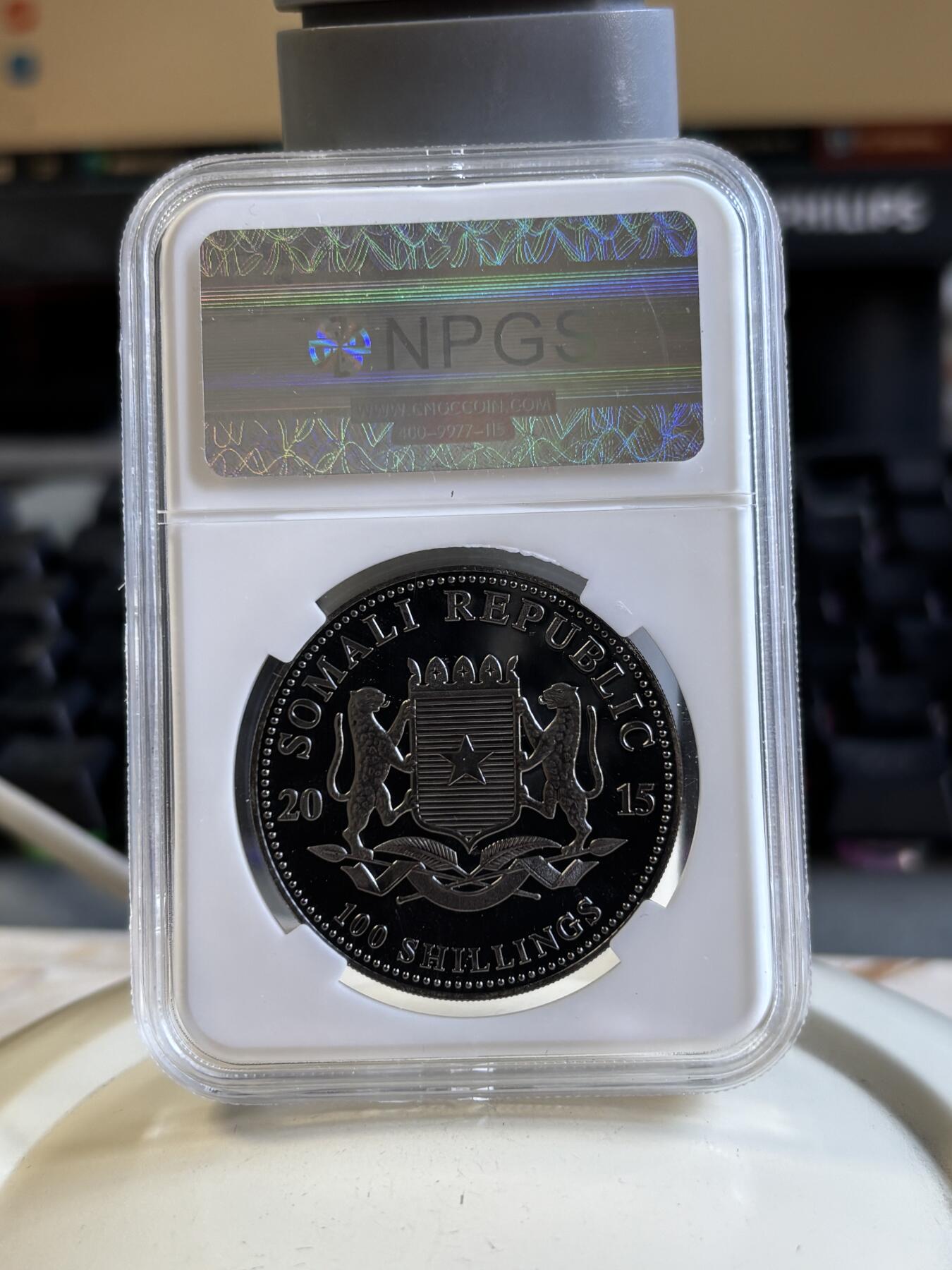 第196期拍卖 索马里2015年黑金帝国系列非洲母子象钌化镀金银币评级，999钌化镀金，1盎司，发行5000枚