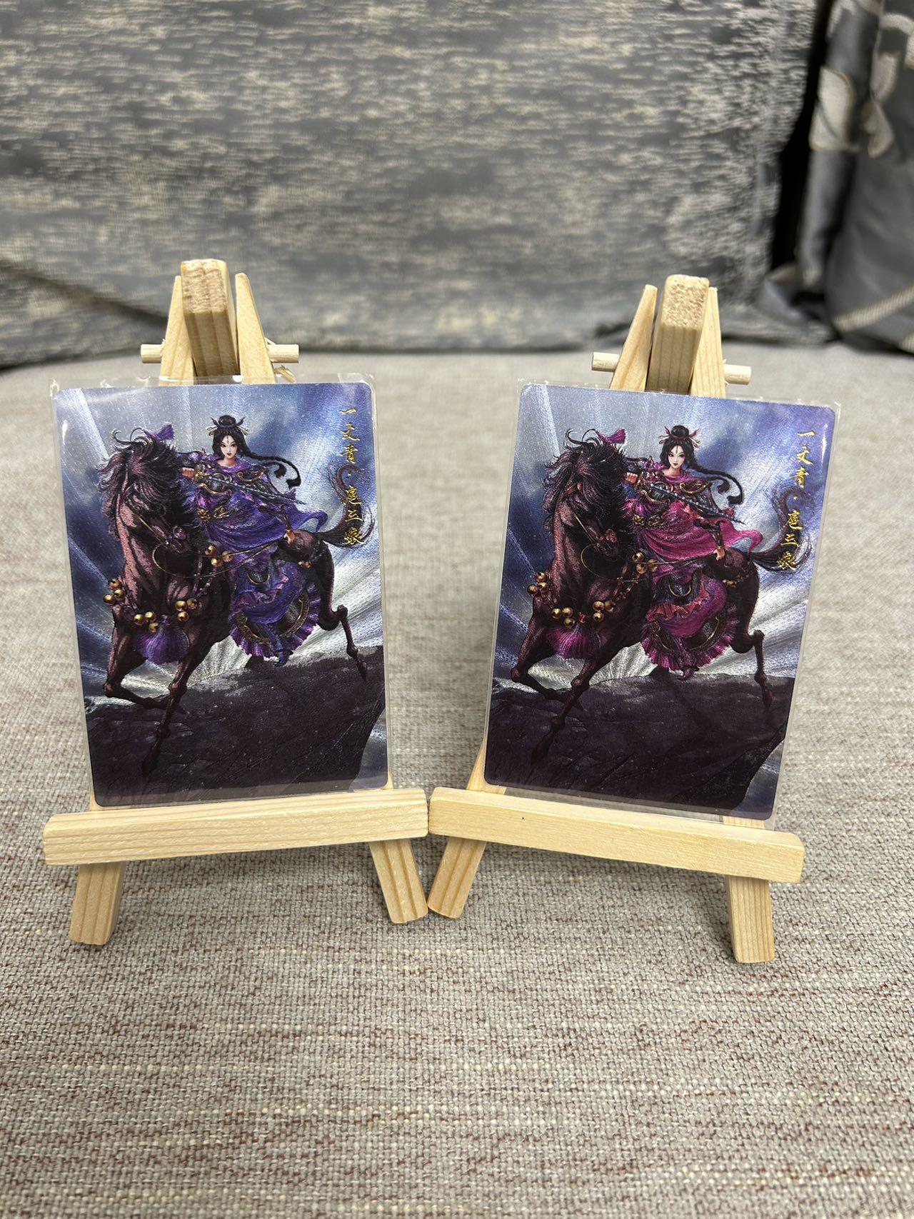 喜灰玩卡拍卖第七期，接拍品0佣金，欢迎送拍，释放现金流，让自己有资金可以购买更多喜欢的卡牌，让别的卡友能淘到更多心仪的卡牌 【限编 033/300、025/300编 】谷粒老师绘扈三娘  粗闪 100A、C