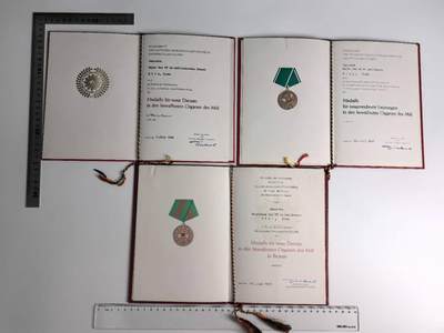 小驴勋章奖章收藏4月4日周六晚六点拍卖（珍爱和平，收藏战争，铭记历史，勿忘国耻，忠党爱国。有偿代拍，送拍规则在简介最后，参拍须阅读规则后再参拍，关系到运费包装发货时效真假辨别等关键信息，拍卖时不再发原图，看大图店主微信码在拍卖店铺介绍里） - 东德丽姿少校证书一套