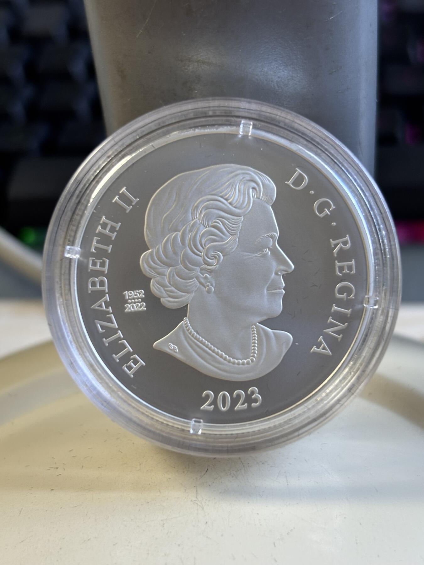 第196期拍卖 加拿大2023年爱德华皇冠镶嵌水晶1盎司精制纪念银币，9999银，发行6000枚