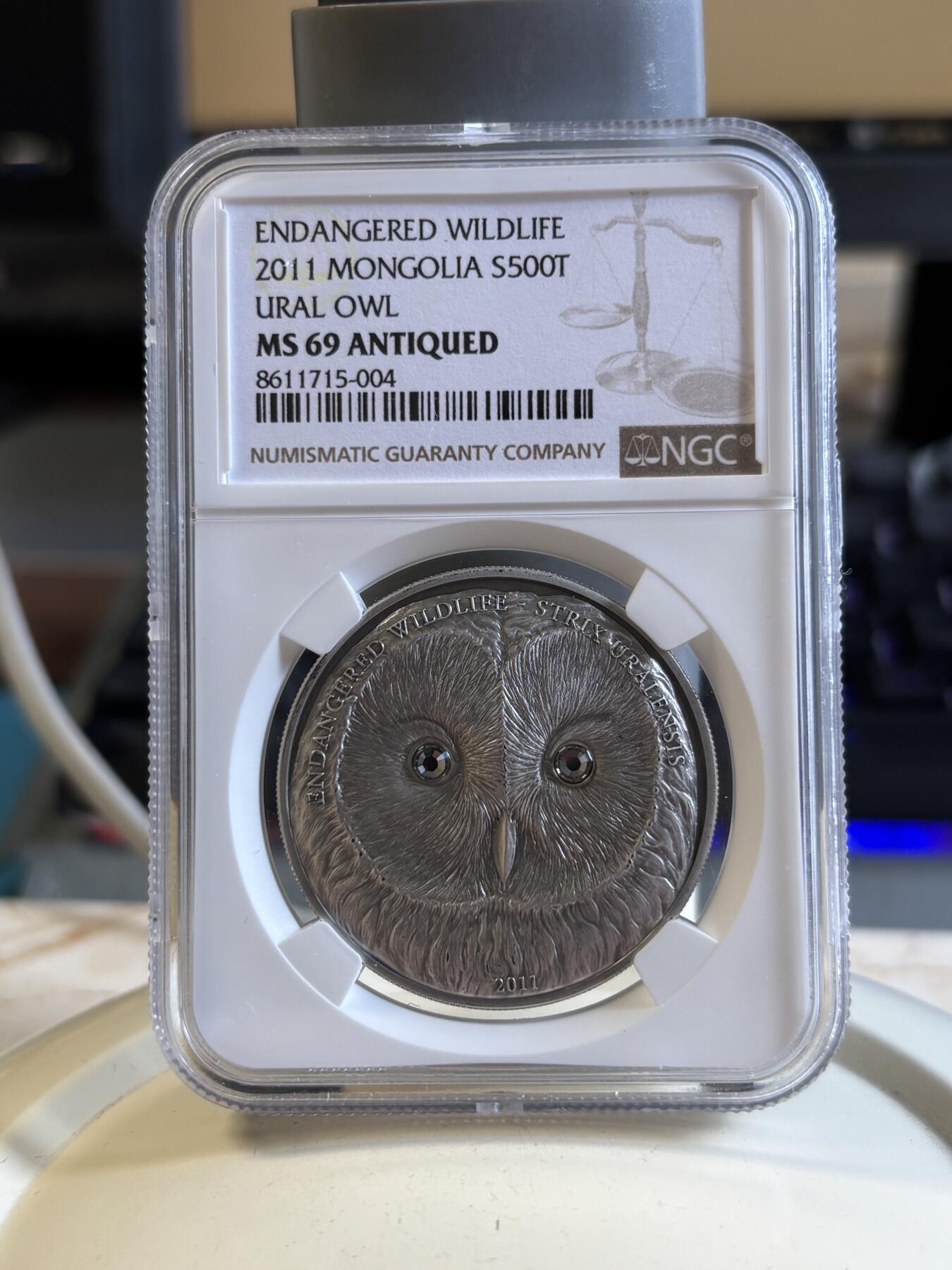 第195期拍卖 获奖蒙古2011猫头鹰仿古镶水晶纪念银币NGC-MS69，999银，发行2500枚，