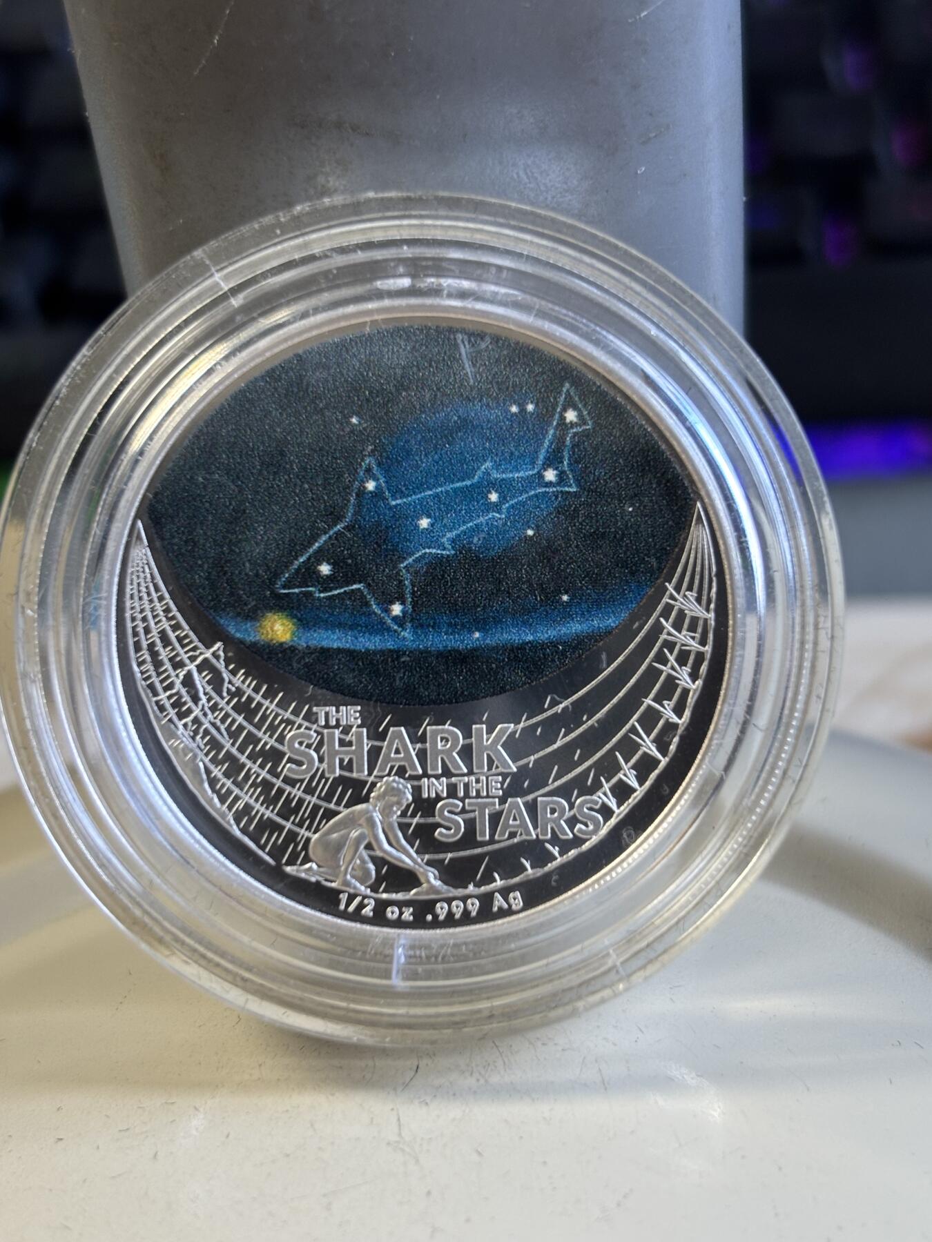 第196期拍卖 澳大利亚2021年梦幻星空鲨鱼座半盎司彩色银币，999银，发行量5000枚，有白斑