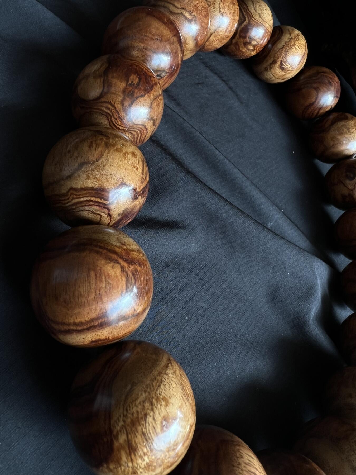 零元拍：对眼海南黄花梨满花鬼眼荧光3.0X18颗豪华大手持，手串