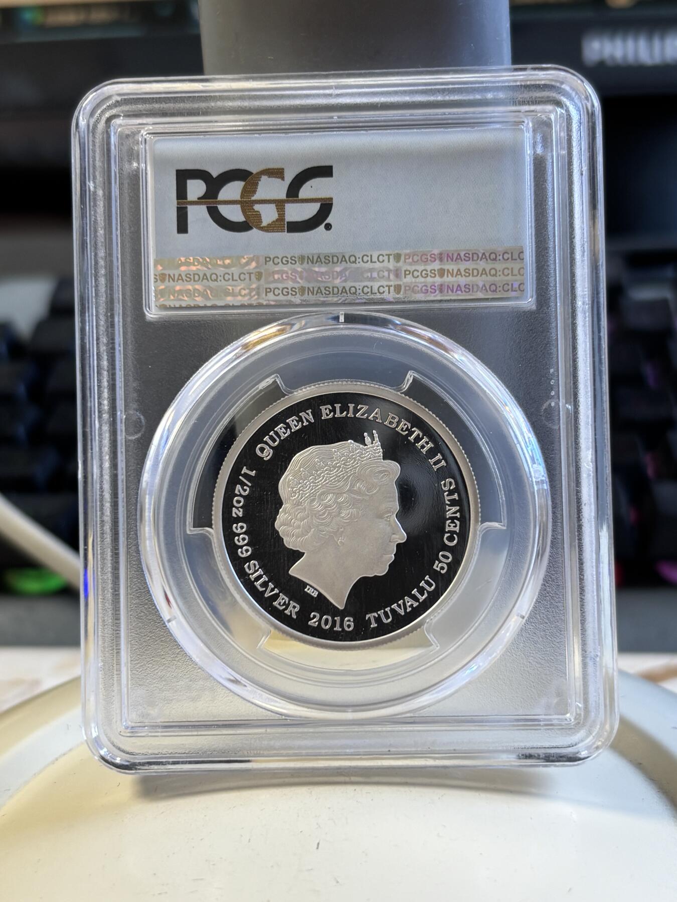 第196期拍卖 图瓦卢2016年幼崽白狮宝宝半盎司彩色纪念银币PCGS-PR70,999银，发行5000枚