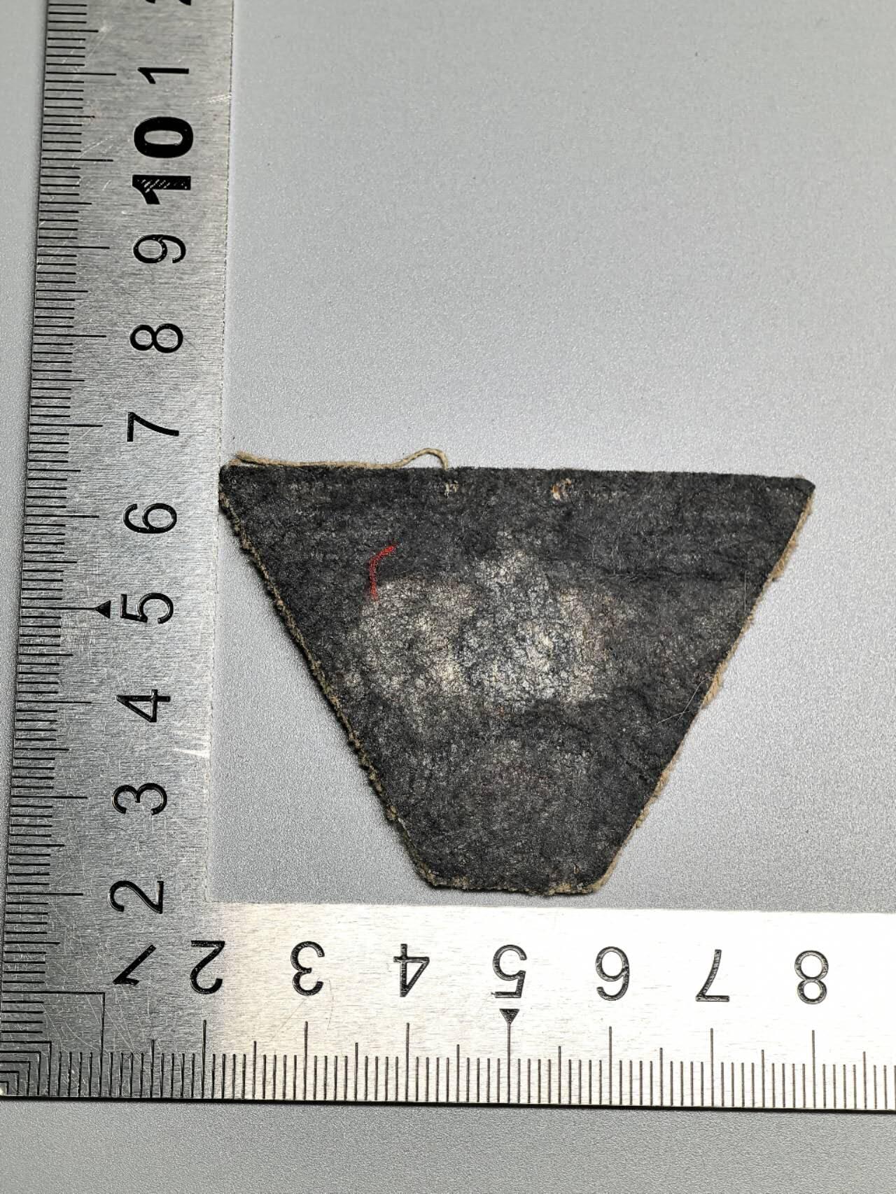 小驴勋章奖章收藏4月4日周六晚六点拍卖（珍爱和平，收藏战争，铭记历史，勿忘国耻，忠党爱国。有偿代拍，送拍规则在简介最后，参拍须阅读规则后再参拍，关系到运费包装发货时效真假辨别等关键信息，拍卖时不再发原图，看大图店主微信码在拍卖店铺介绍里） 现代工艺品 非洲布帽徽 非原品