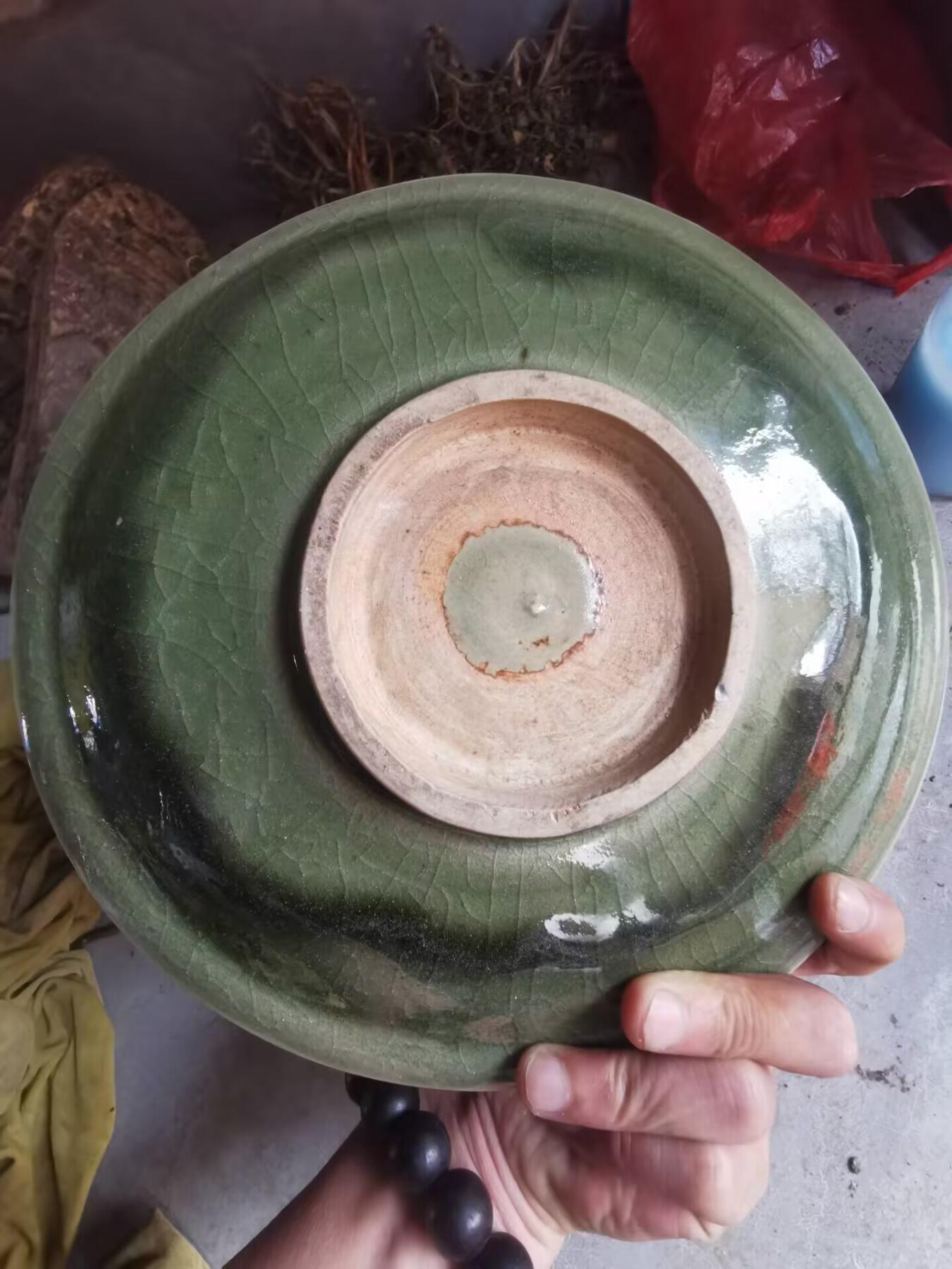 龙泉窖青釉刻花牡丹纹盘