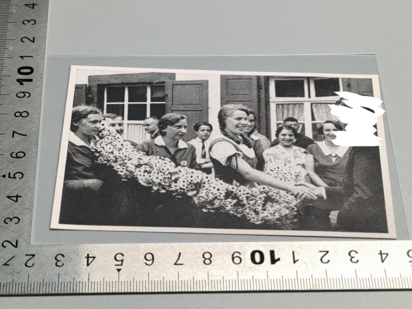 小驴勋章奖章收藏4月4日周六晚六点拍卖（珍爱和平，收藏战争，铭记历史，勿忘国耻，忠党爱国。有偿代拍，送拍规则在简介最后，参拍须阅读规则后再参拍，关系到运费包装发货时效真假辨别等关键信息，拍卖时不再发原图，看大图店主微信码在拍卖店铺介绍里） 画家宣传卡片