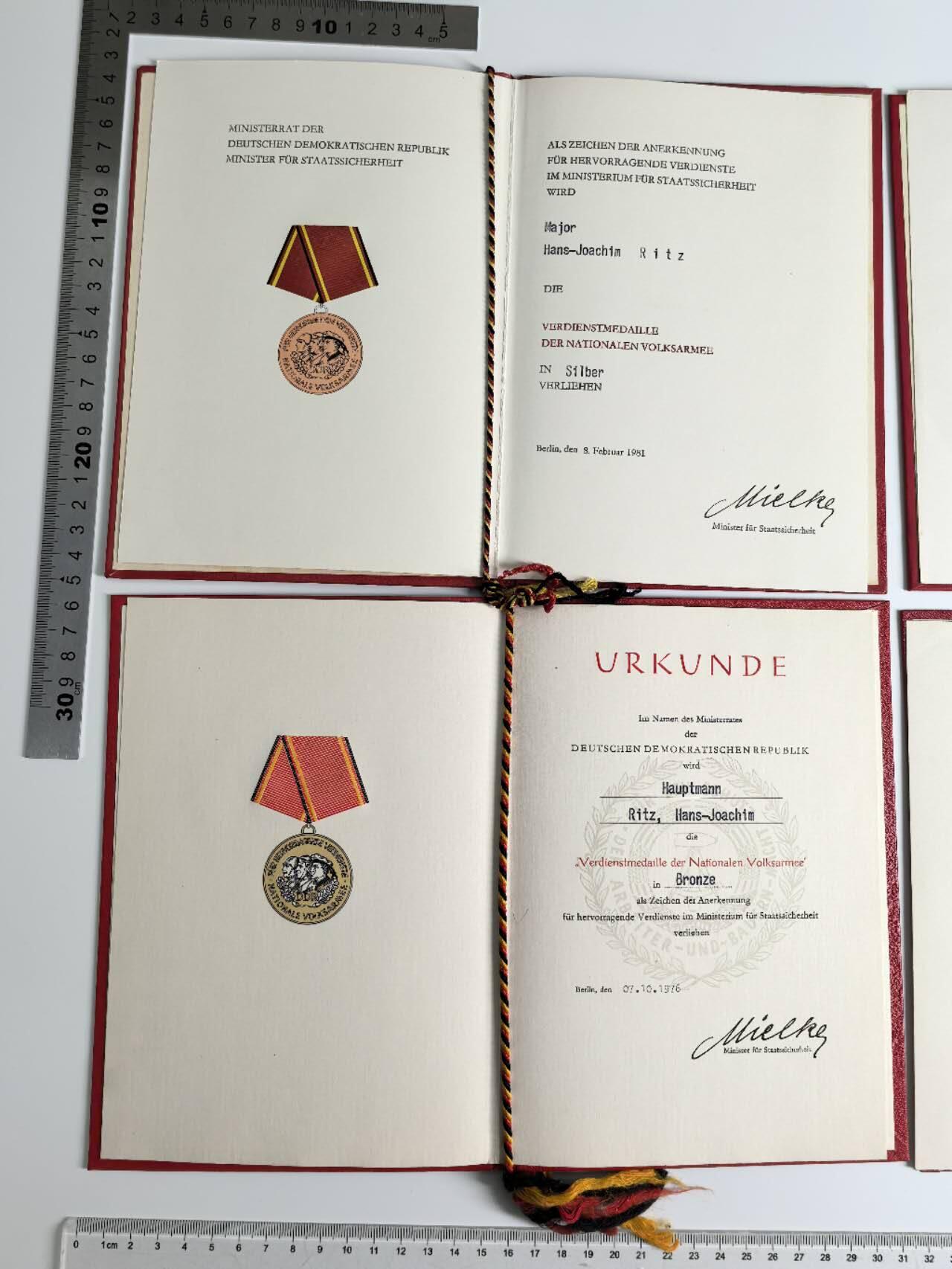 小驴勋章奖章收藏4月4日周六晚六点拍卖（珍爱和平，收藏战争，铭记历史，勿忘国耻，忠党爱国。有偿代拍，送拍规则在简介最后，参拍须阅读规则后再参拍，关系到运费包装发货时效真假辨别等关键信息，拍卖时不再发原图，看大图店主微信码在拍卖店铺介绍里） 东德少校汉斯约哈希姆证书一套