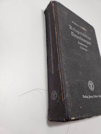 南水社第5次拍卖  二战德国原版《战争损害条例评注》第2版 1942年柏林出版 德三战时法律文献 品相如图，明显使用痕迹 表明有些开线 无掉页 