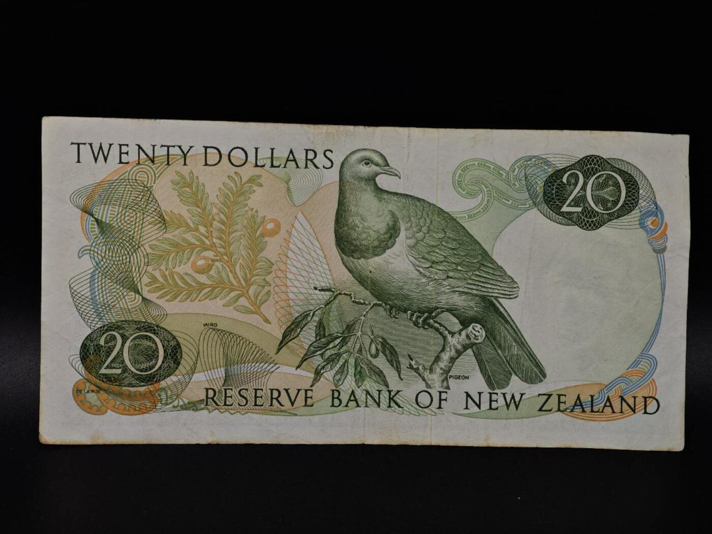  【淘币小摊】限时拍第八百八十九拍   散币套币纸币邮品场    每周一统一发货 新西兰20元纸币【有折】